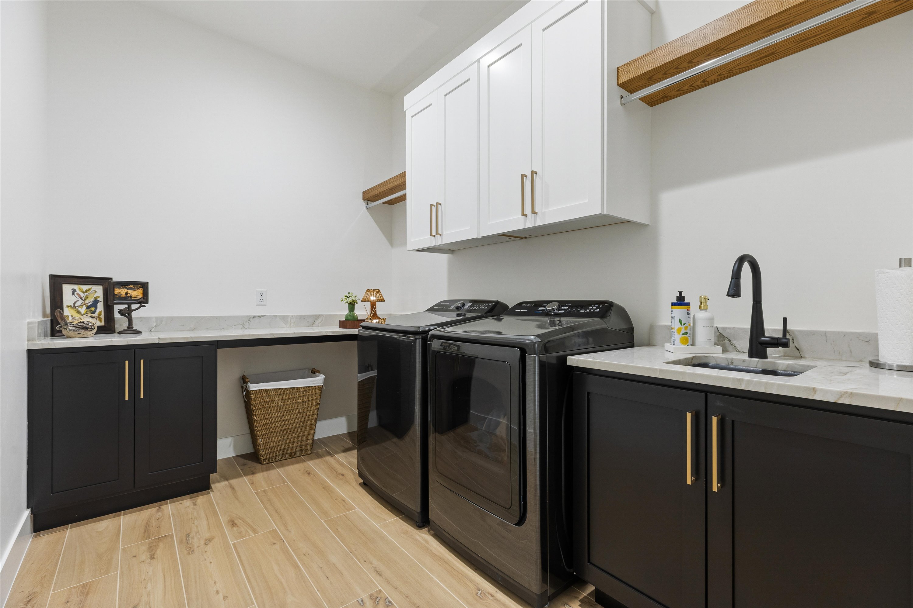 Laundry Room with Sink and Lots of Storage