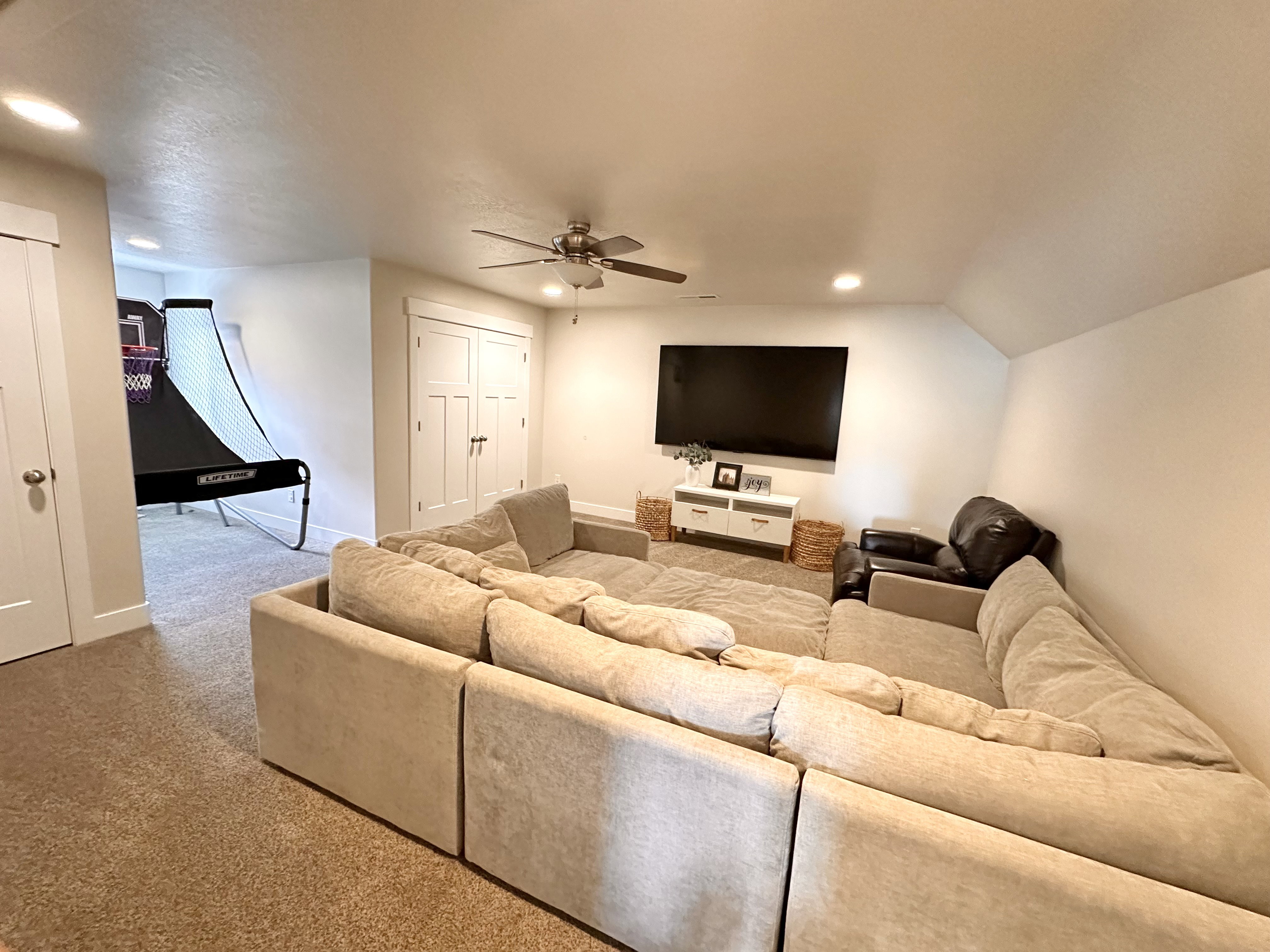 Entertainment space featuring recessed lighting, a ceiling fan, and carpet flooring