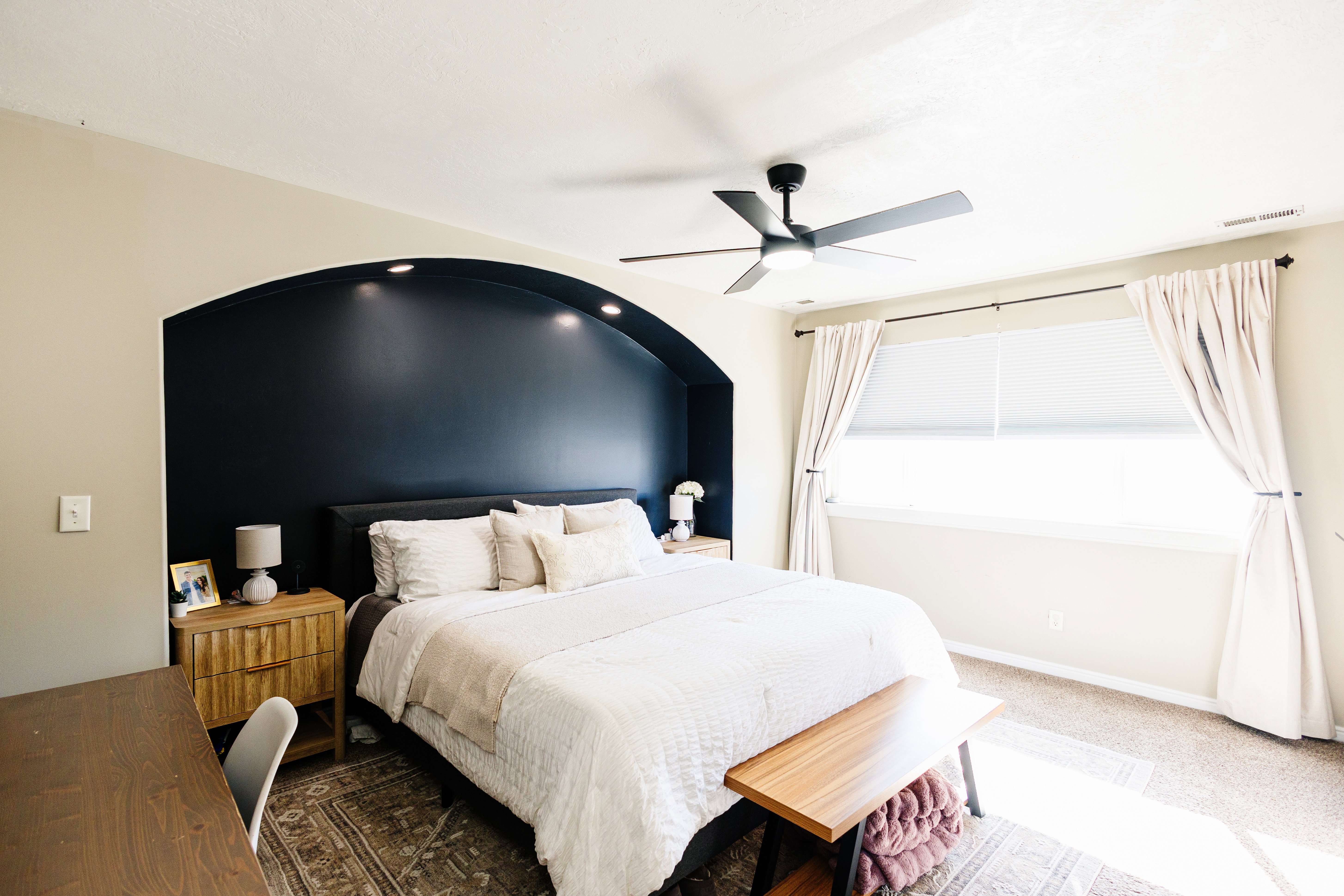 Arched wall niche featuring recessed lighting and a contrasting accent wall
