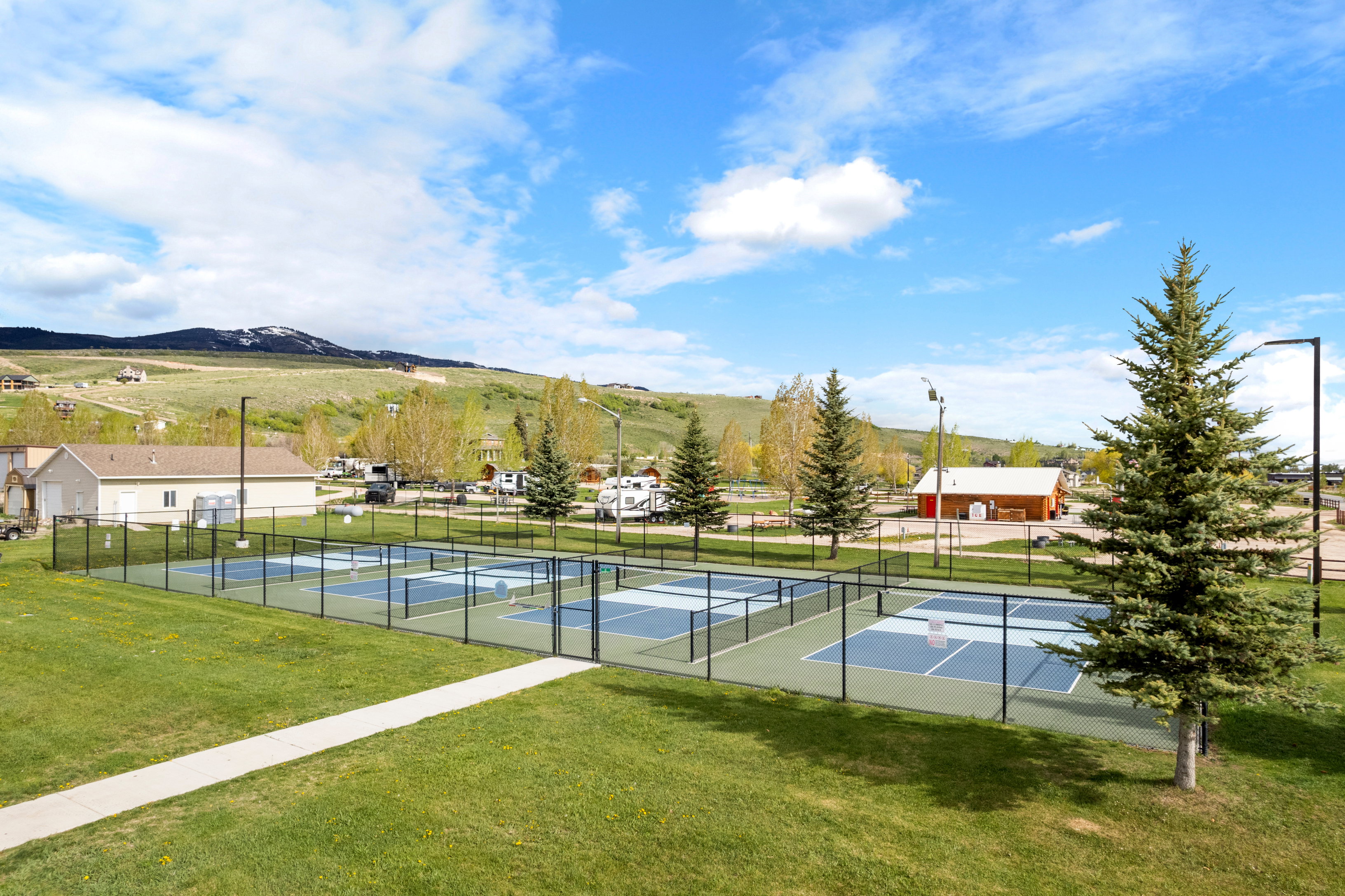 Nearby pickleball courts