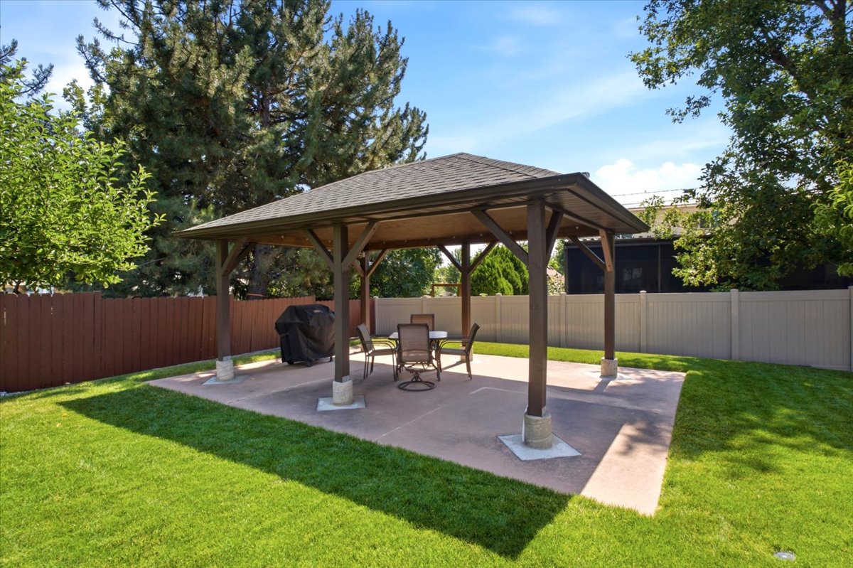 Large 20 X 14 Gazebo with power and lights. Great for gatherings and enjoying beautiful sunsets