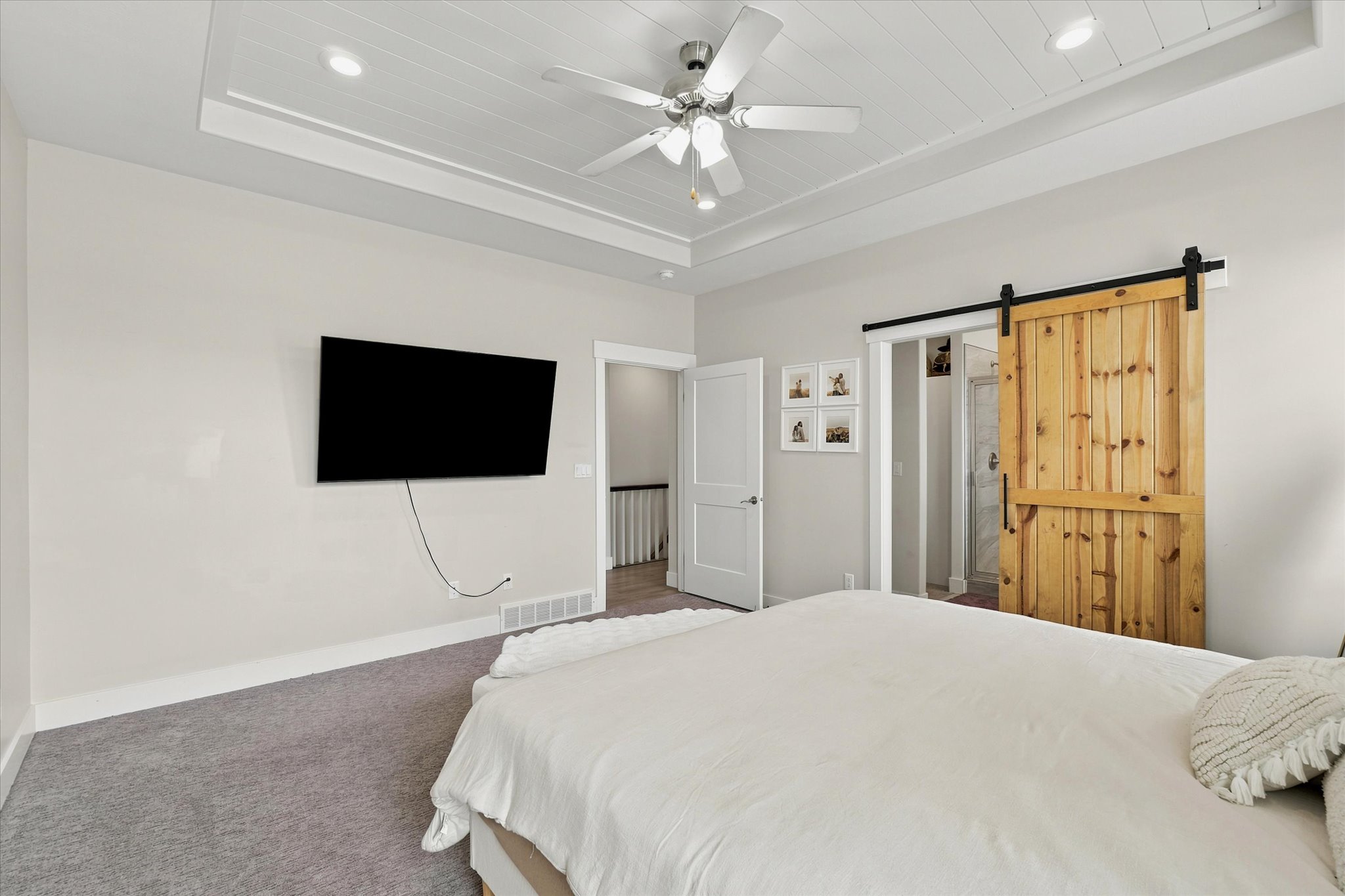 Tray ceiling with recessed lighting and a ceiling fan