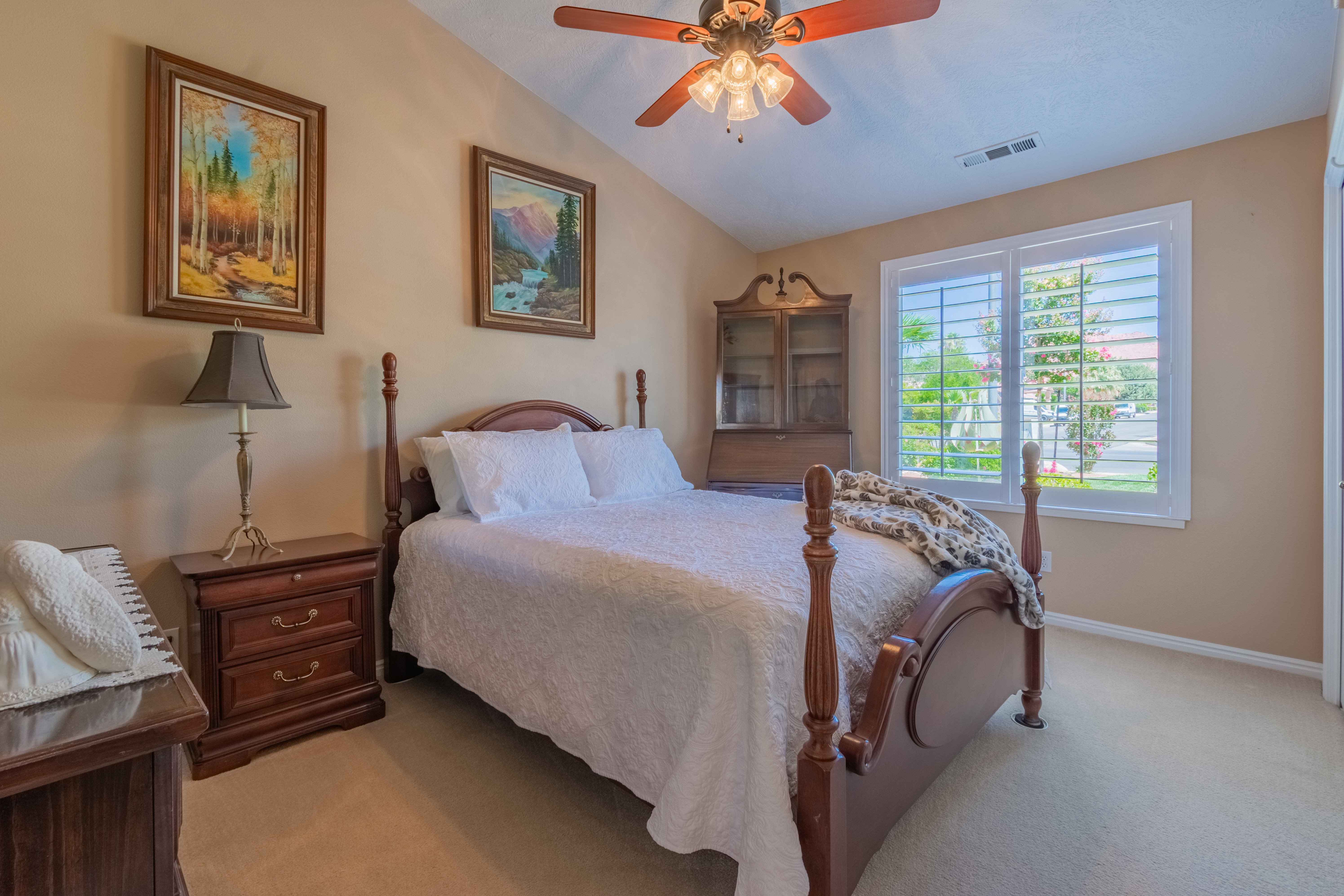 Vaulted ceiling featuring a ceiling fan with integrated lighting