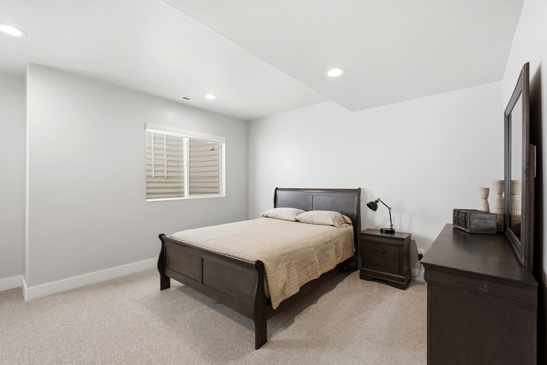 Lower level - bedroom 4