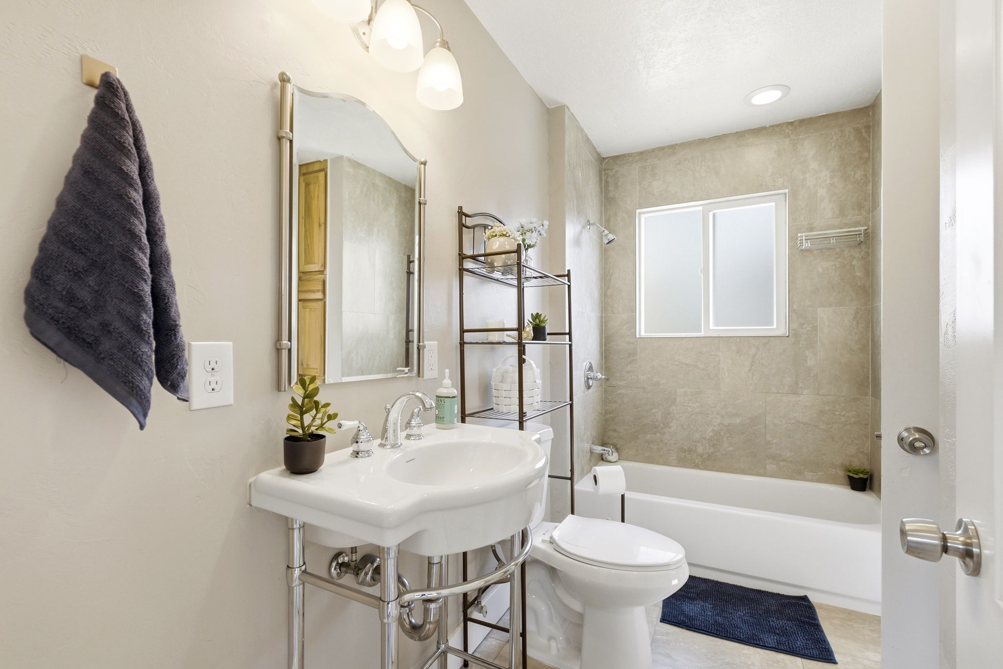 Main floor Jack and Jill bathroom.