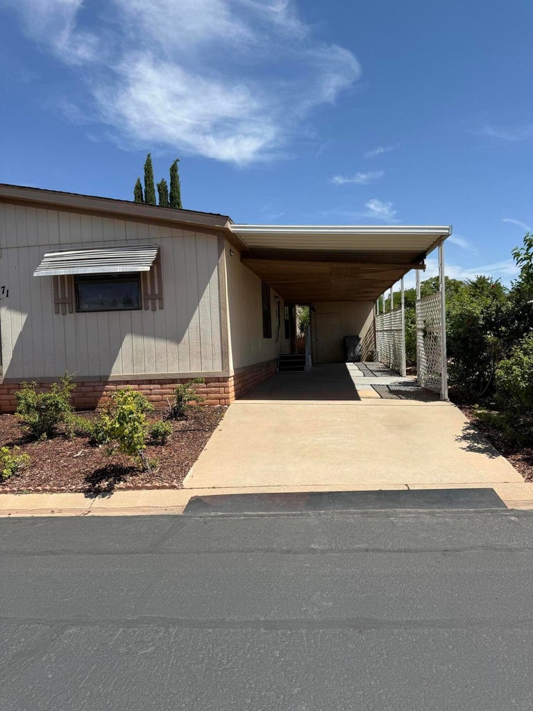Covered carport with ample parking space