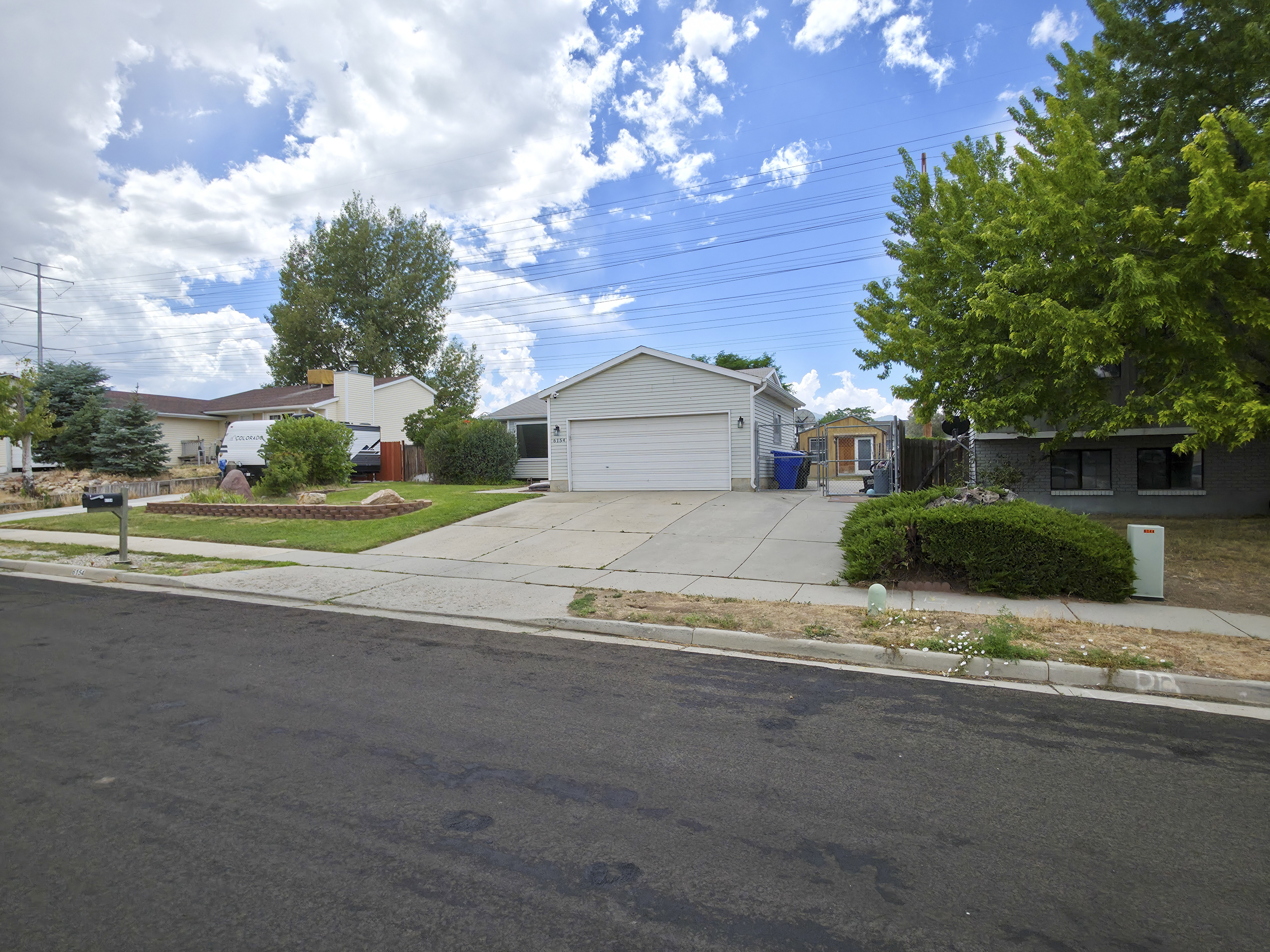 Southwestern view of front yard.