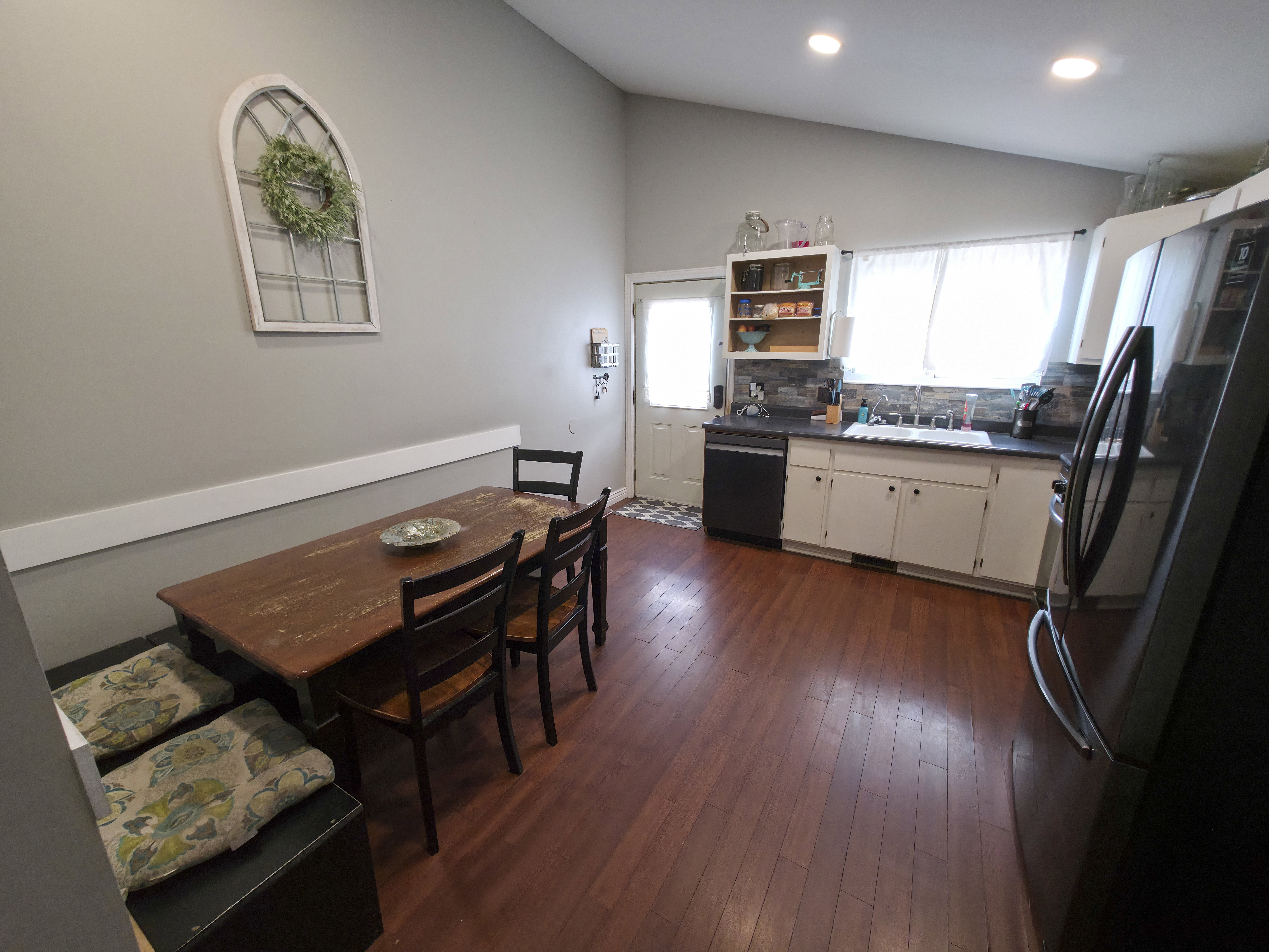 Kitchen dining.