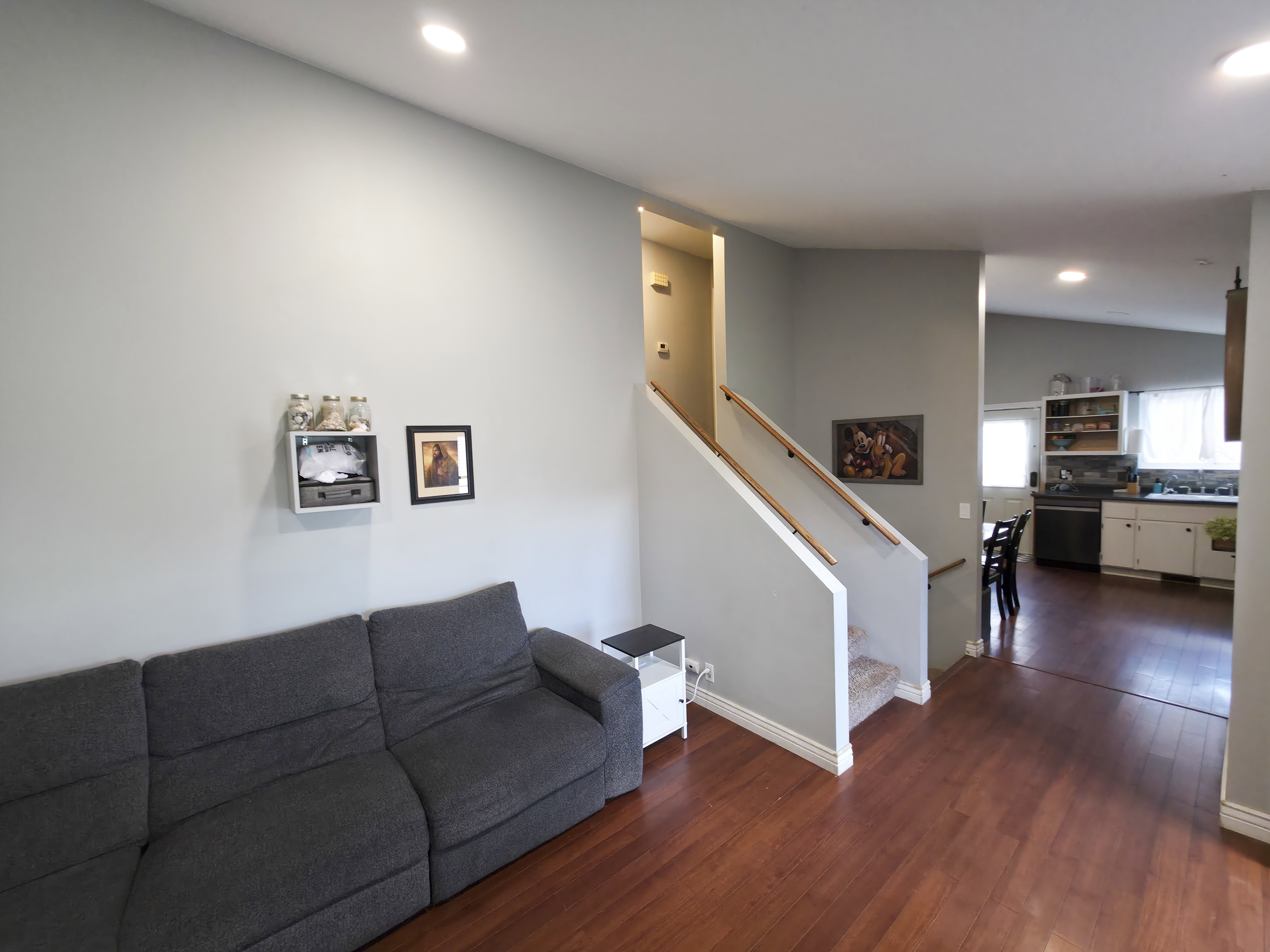 Open floorplan: living to kitchen.