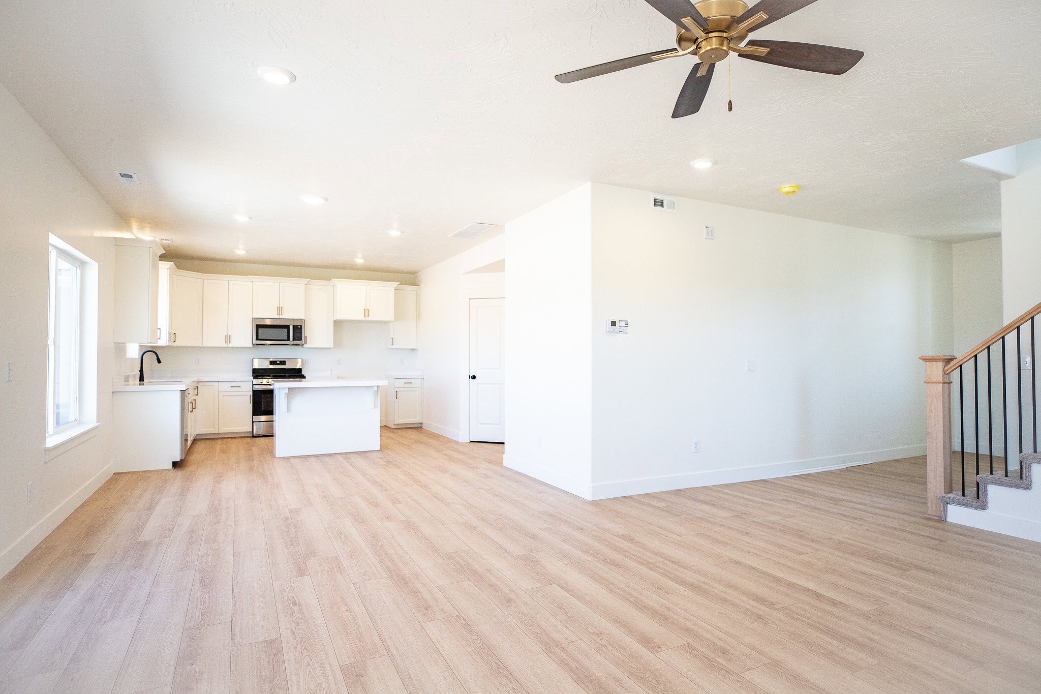 Dining Area & Entry