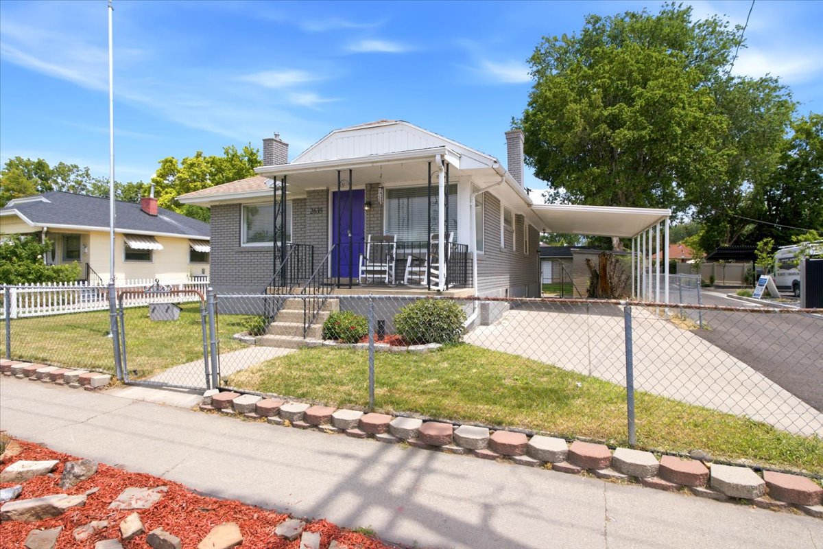 Fenced yard! Great neighborhood convenient to shopping and dining!