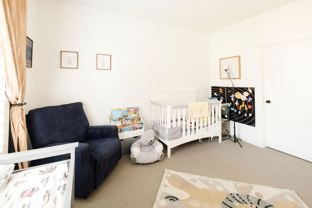 Neutral wall paint with carpet flooring