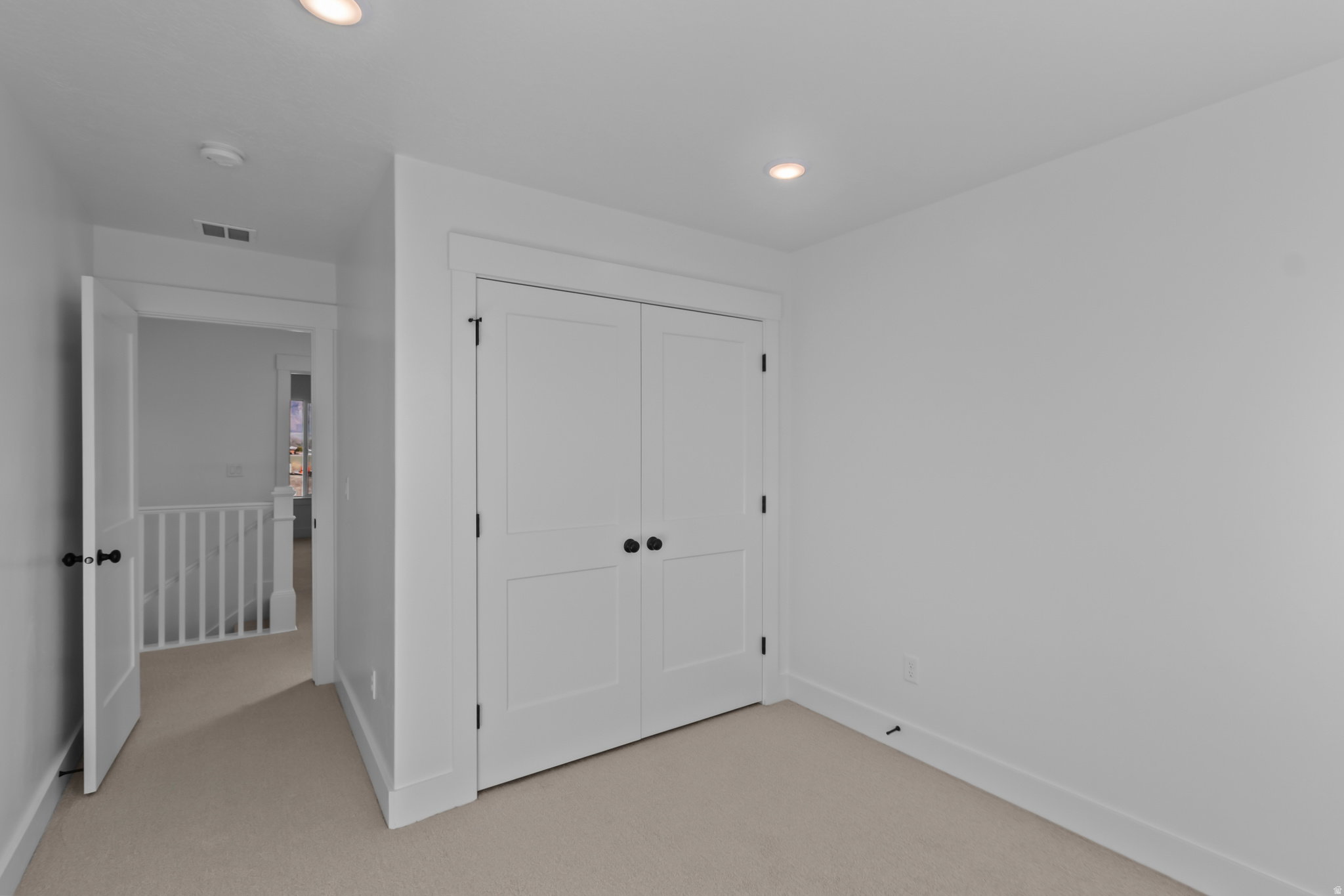 Neutral tone carpet flooring