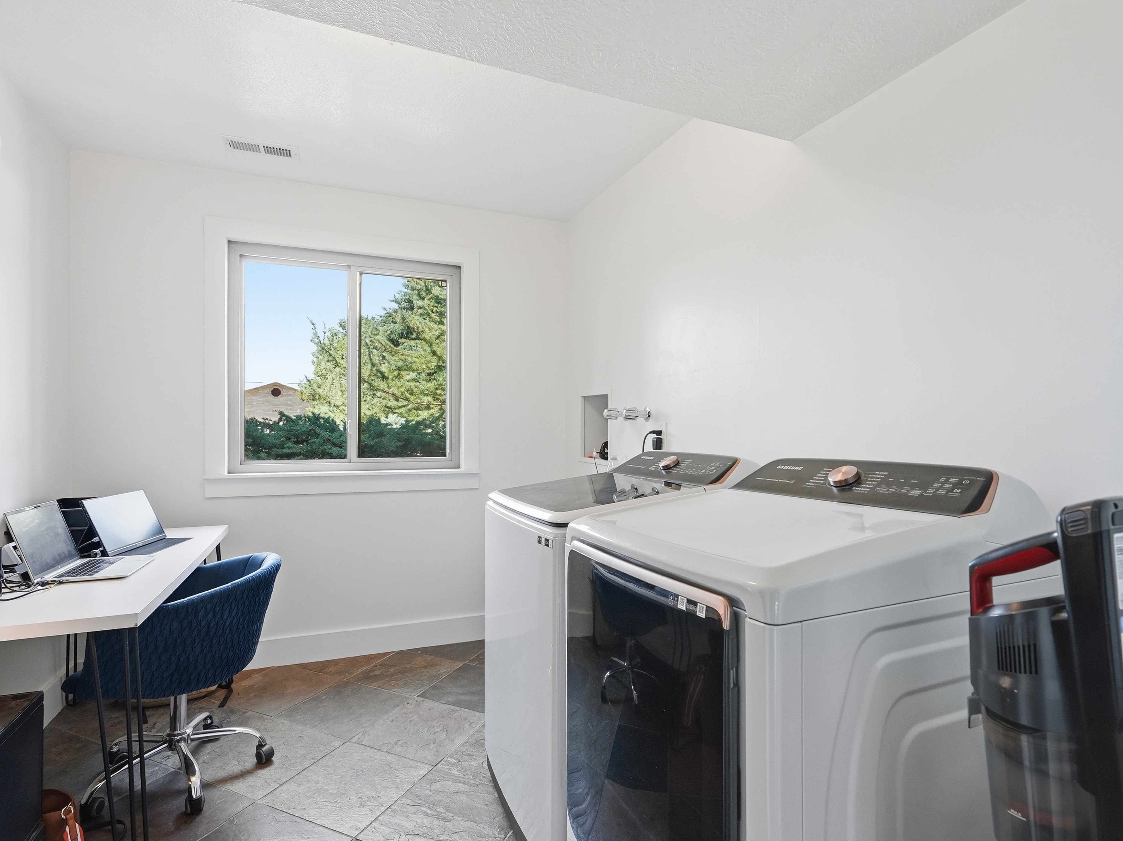 Laundry area with slate-style floor tiles