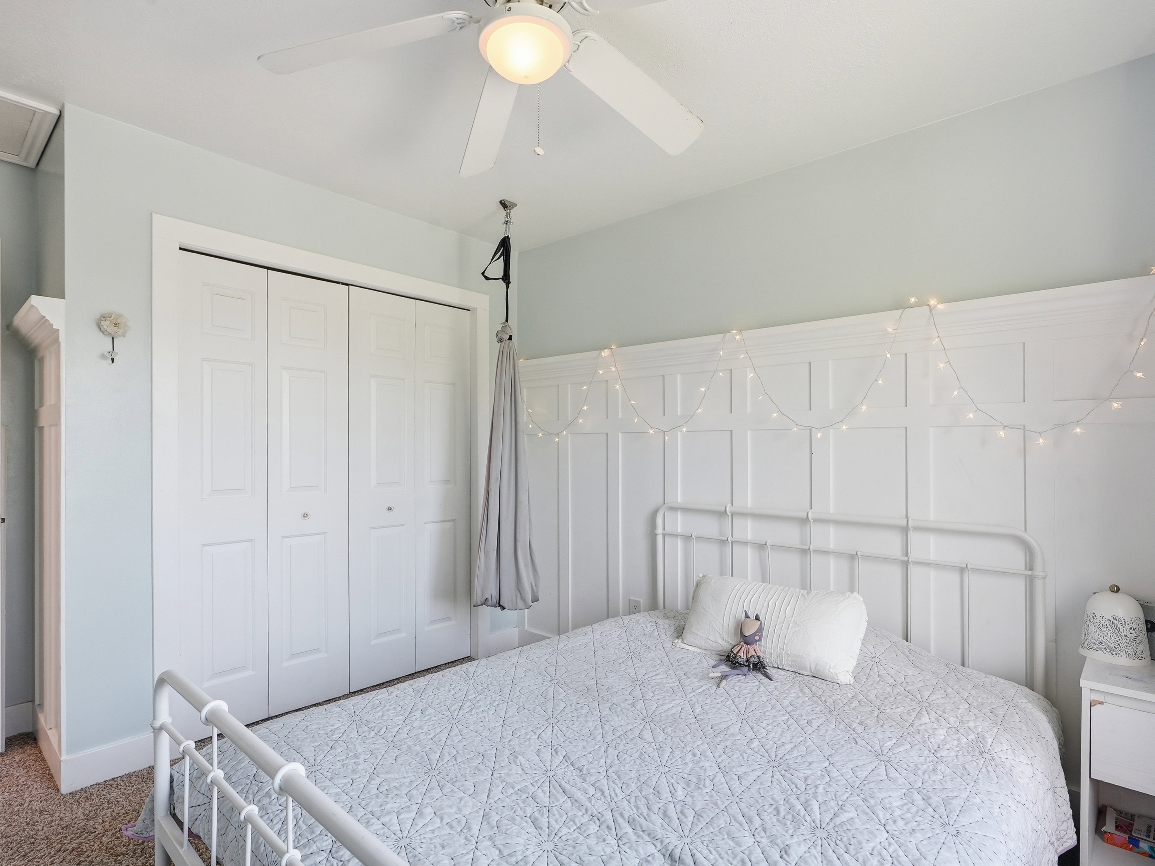 Light-colored walls with a contrasting white ceiling