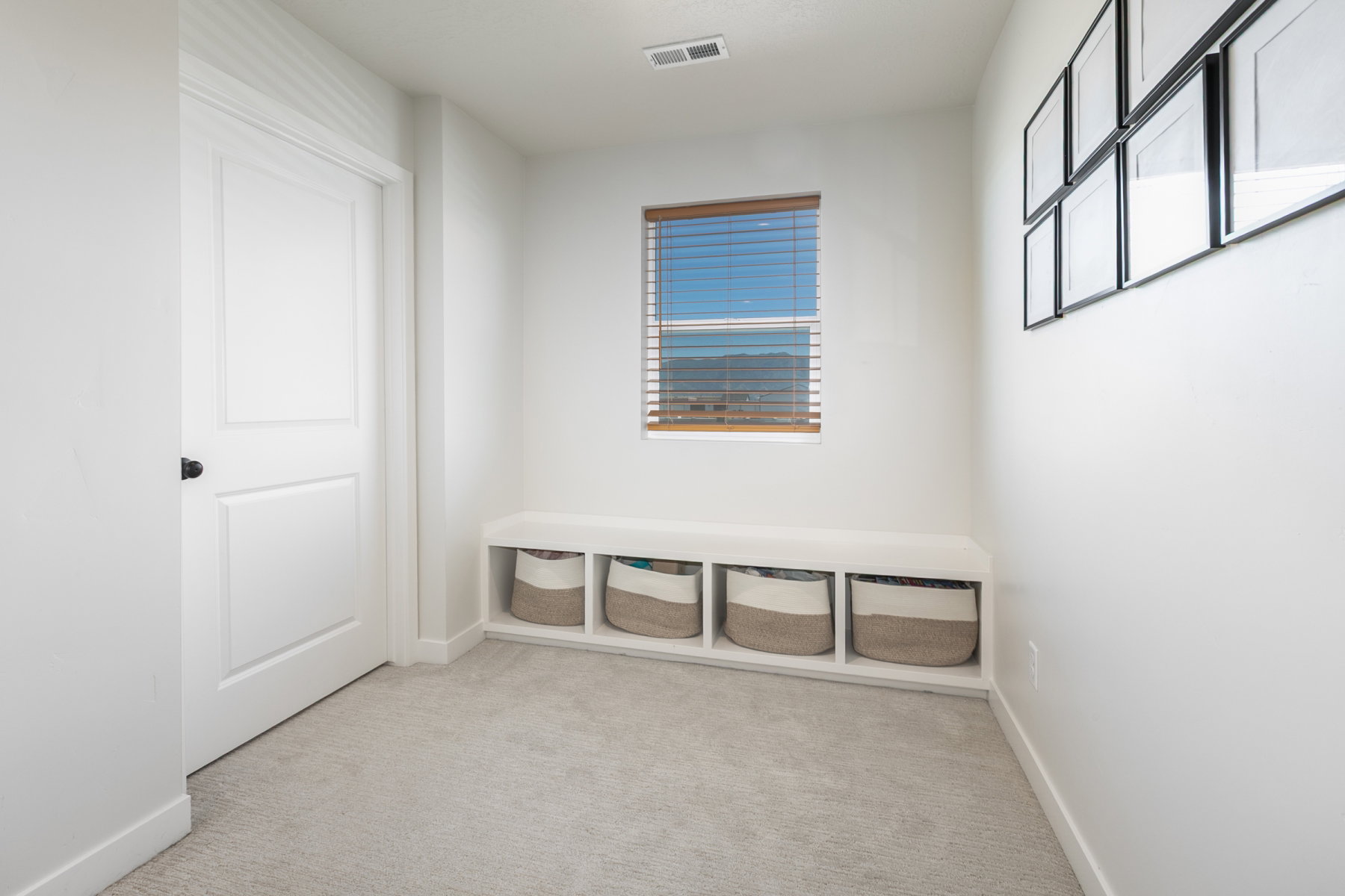 Upgrade! Built-in storage bench with additional window to take advantage of beautiful view! This floor stays consistent with main floor with a dual thermostat!