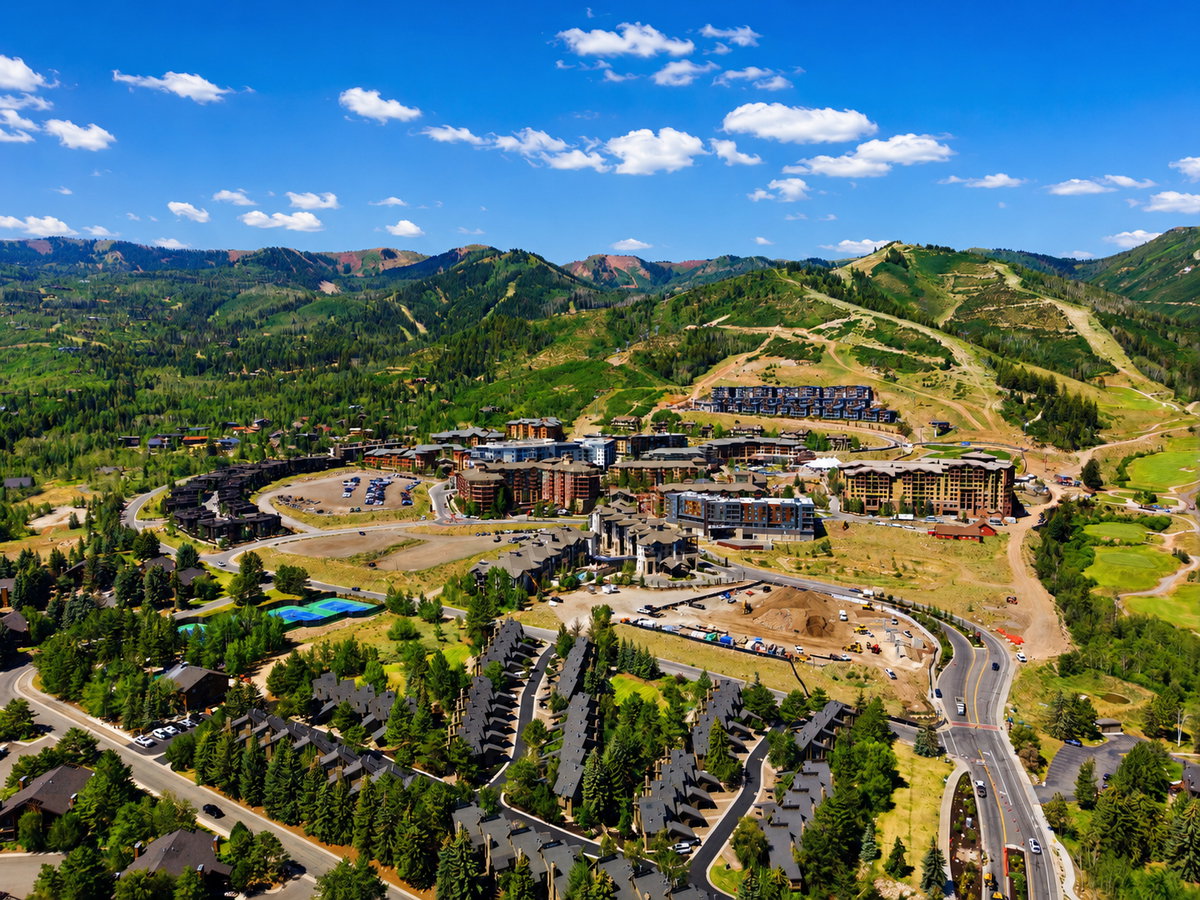 Mountain landscape with multiple residential structures
