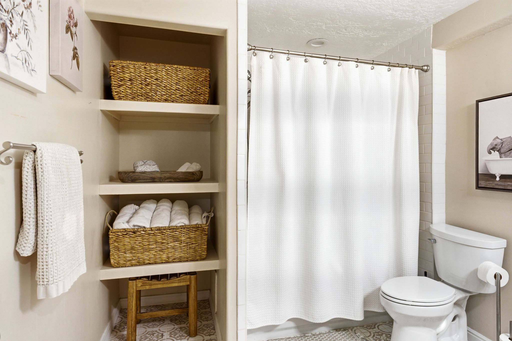 Recessed shelving with four built-in shelves