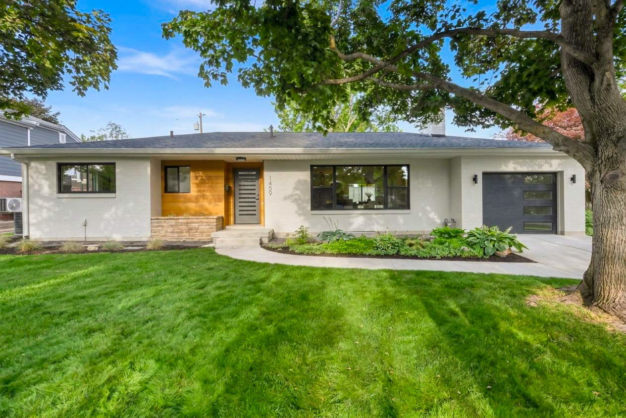 Mid-Century Stunner!