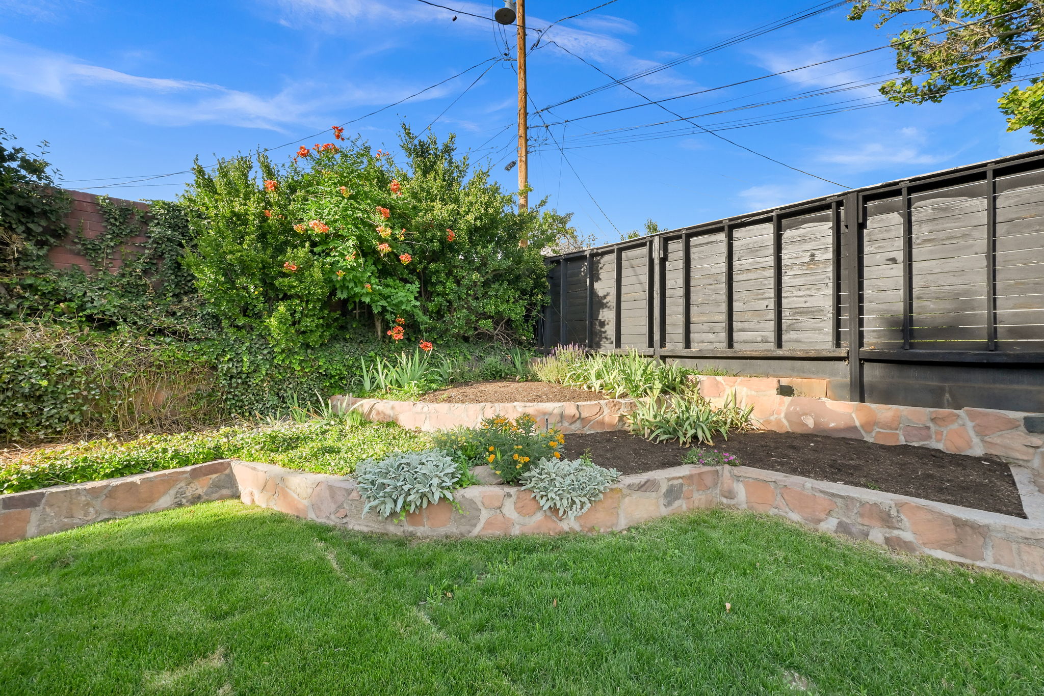 Tiered flower beds & contemporary fencing