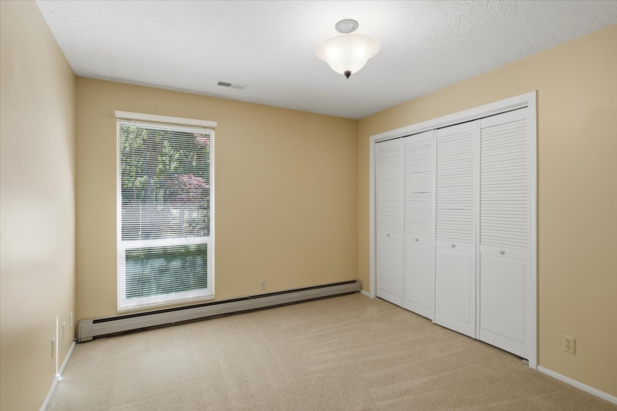 Spacious room featuring neutral carpeting and light-toned walls