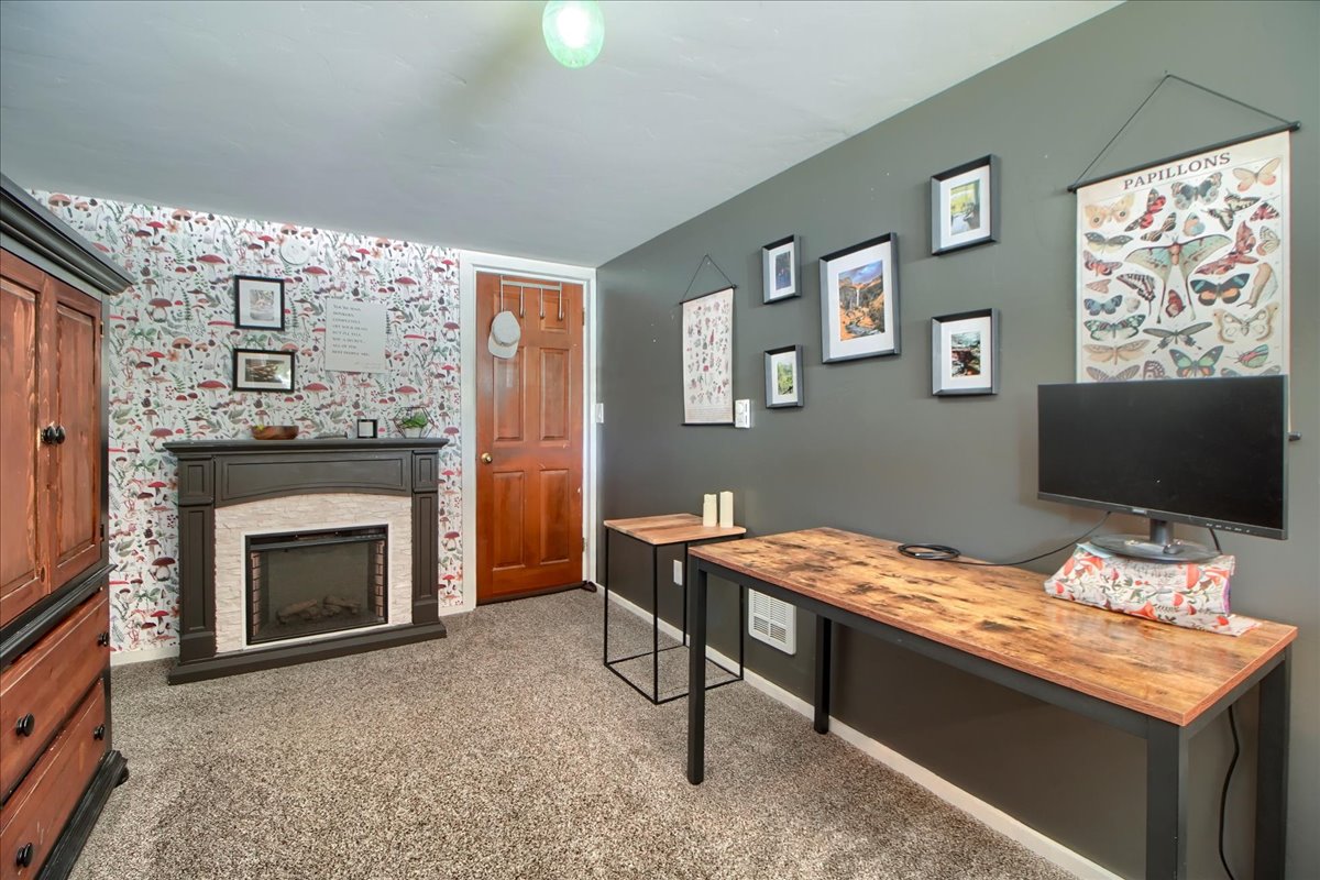 Fourth Bedroom (Office)