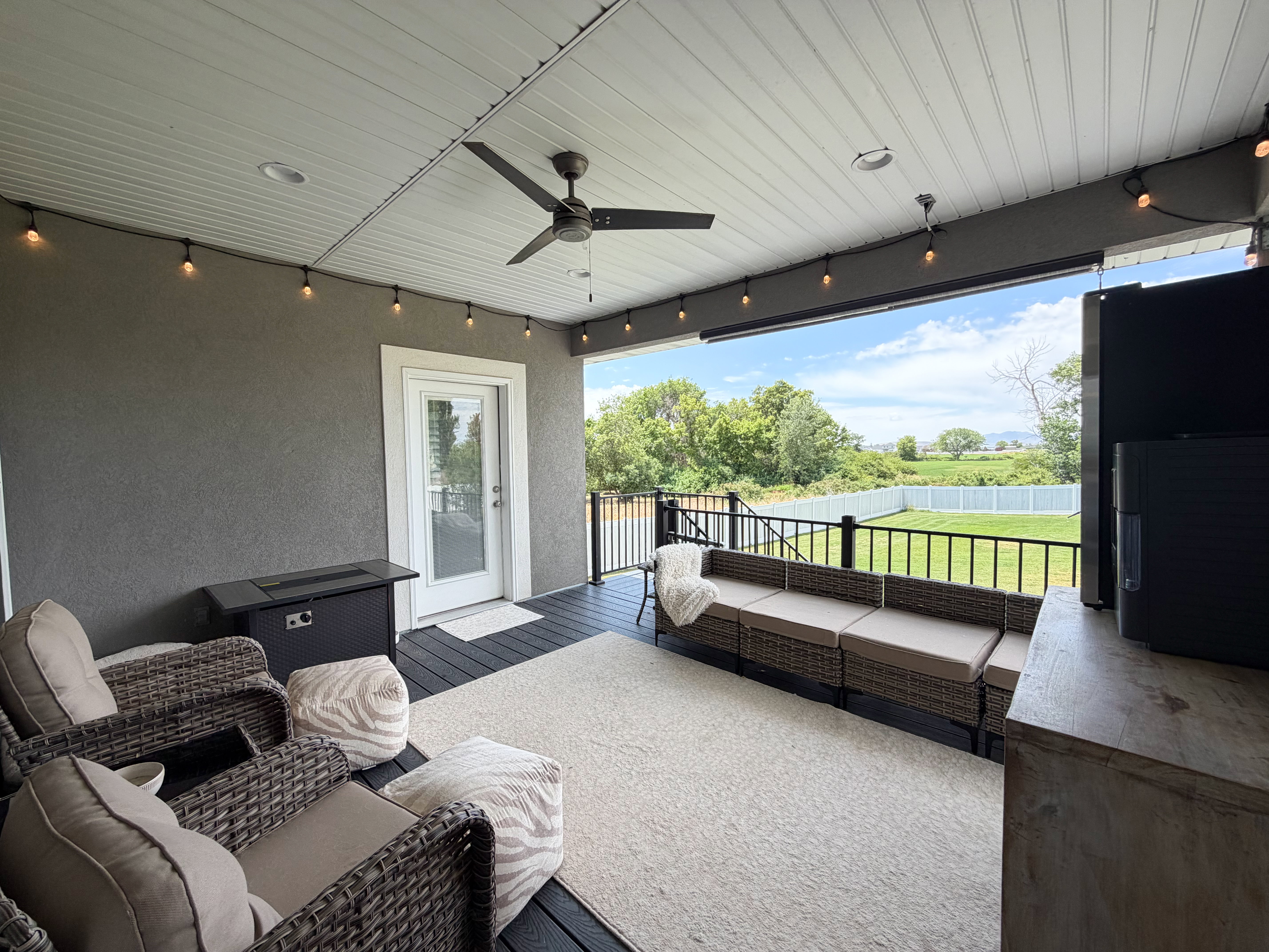 Deck .62 acre no backyard neighbors