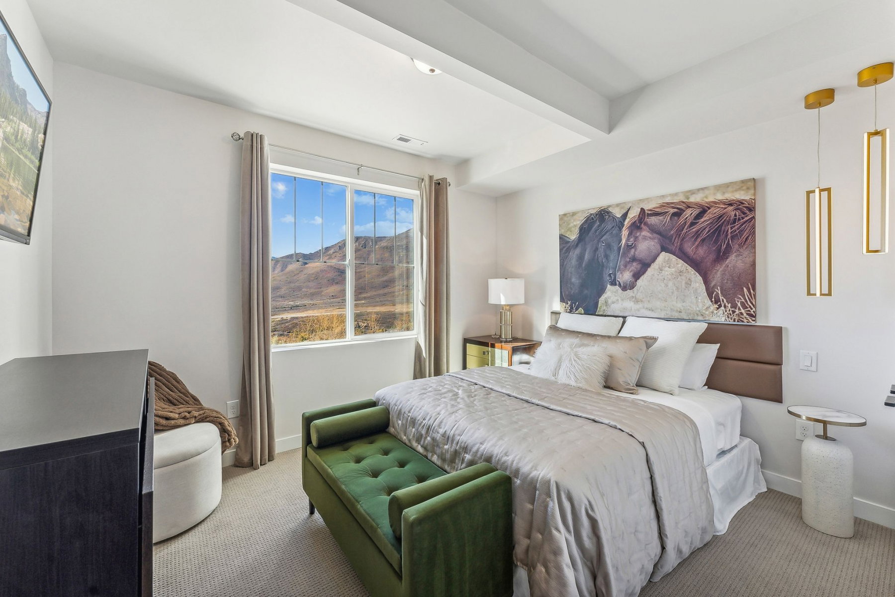 Recessed tray ceiling with integrated lighting