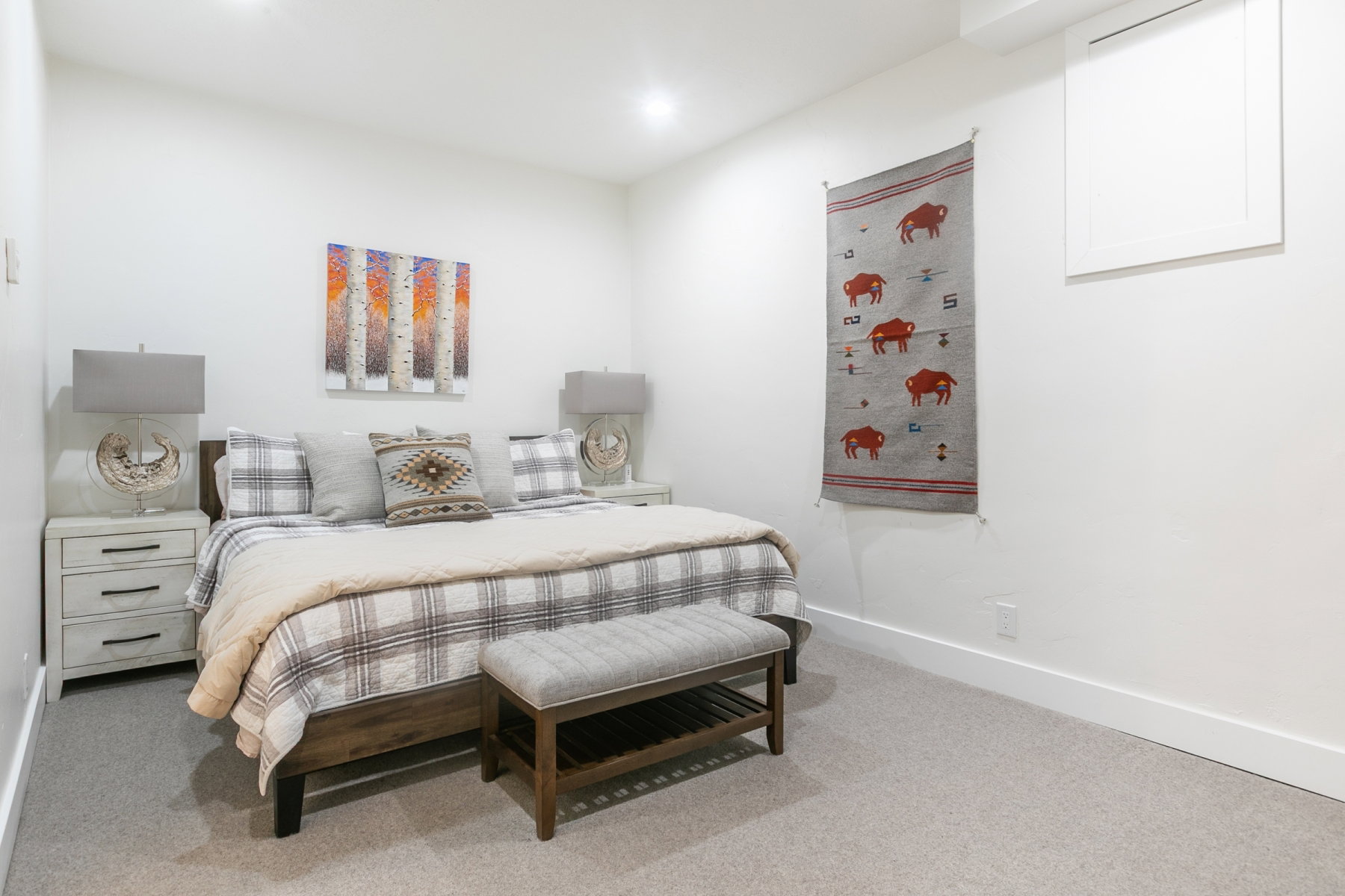 Neutral tone carpet flooring with baseboard trim