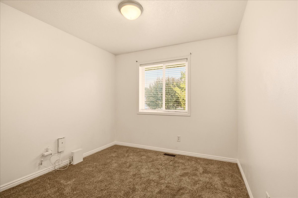 Neutral-toned wall finishes throughout