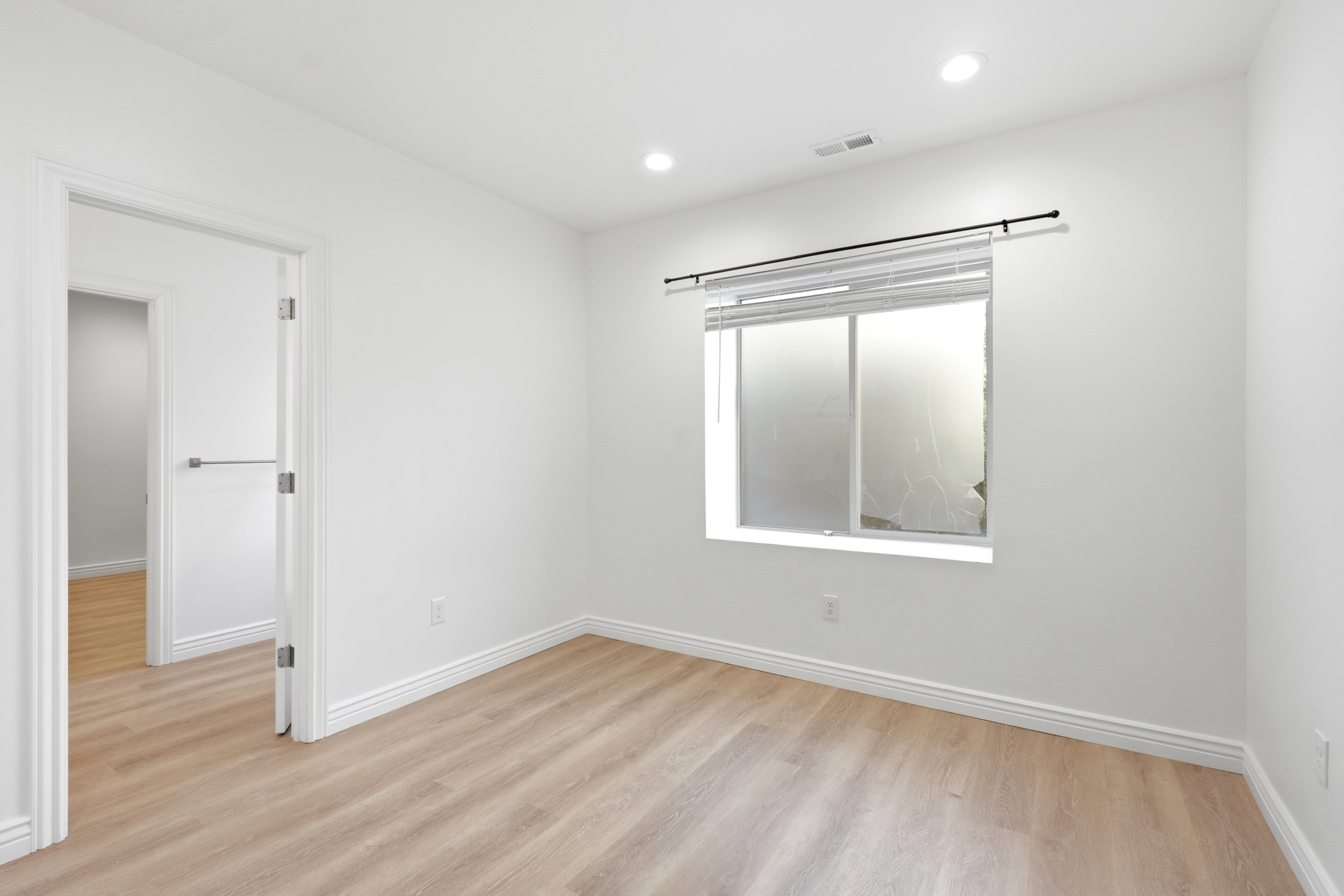 Middle level bedroom