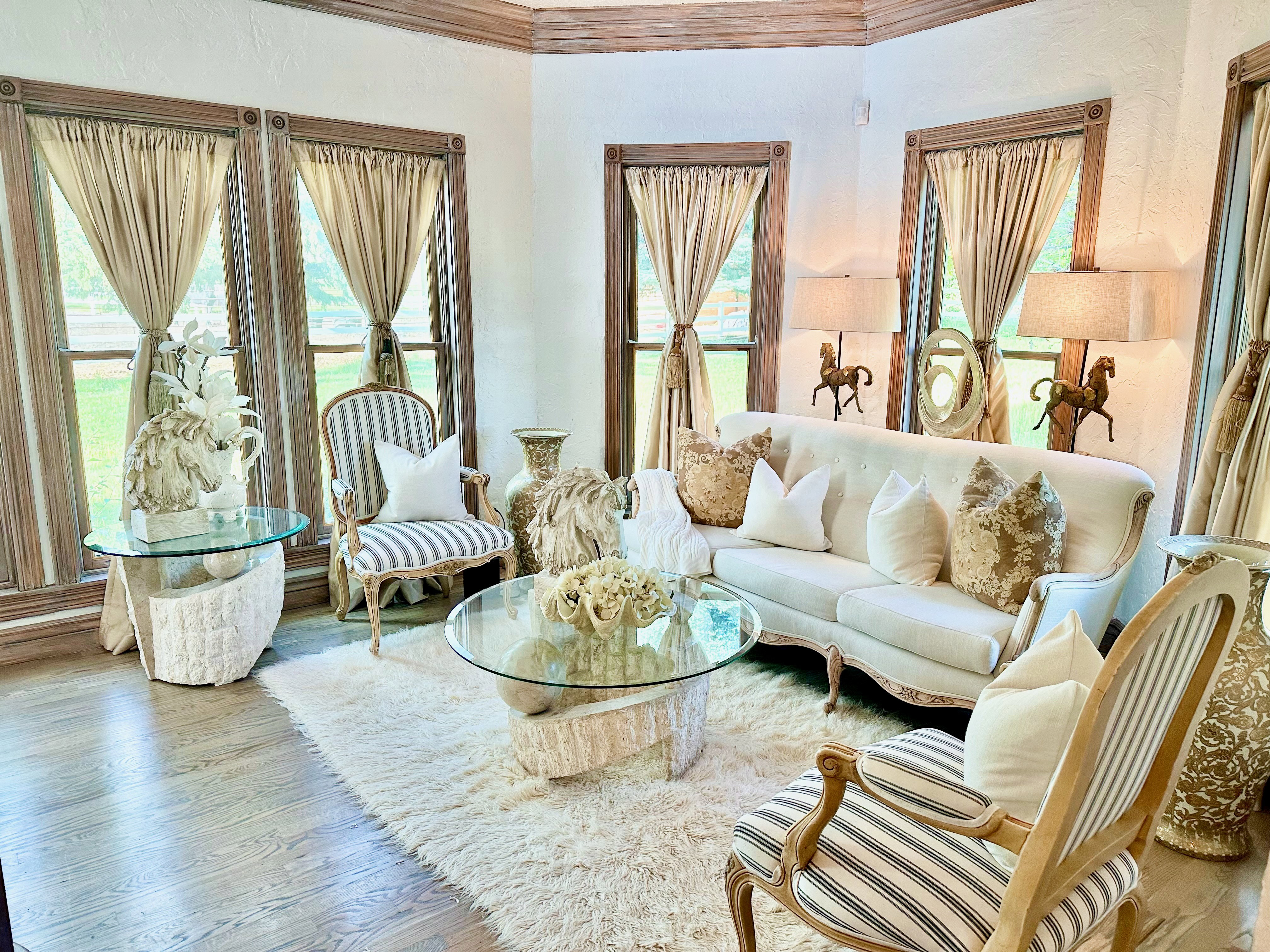 Wood-finish flooring complemented by a decorative ceiling treatment