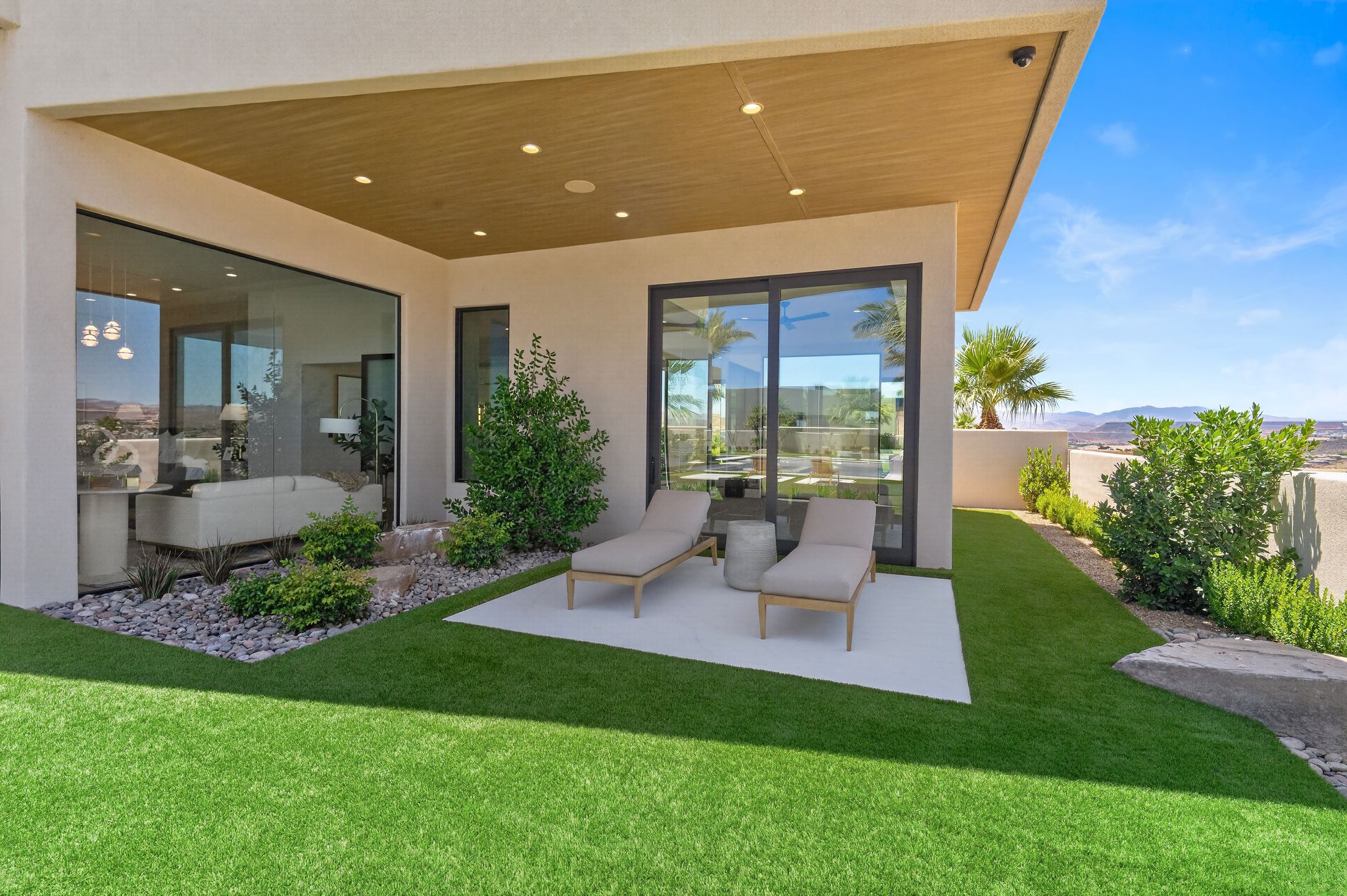 Covered patio with recessed lighting