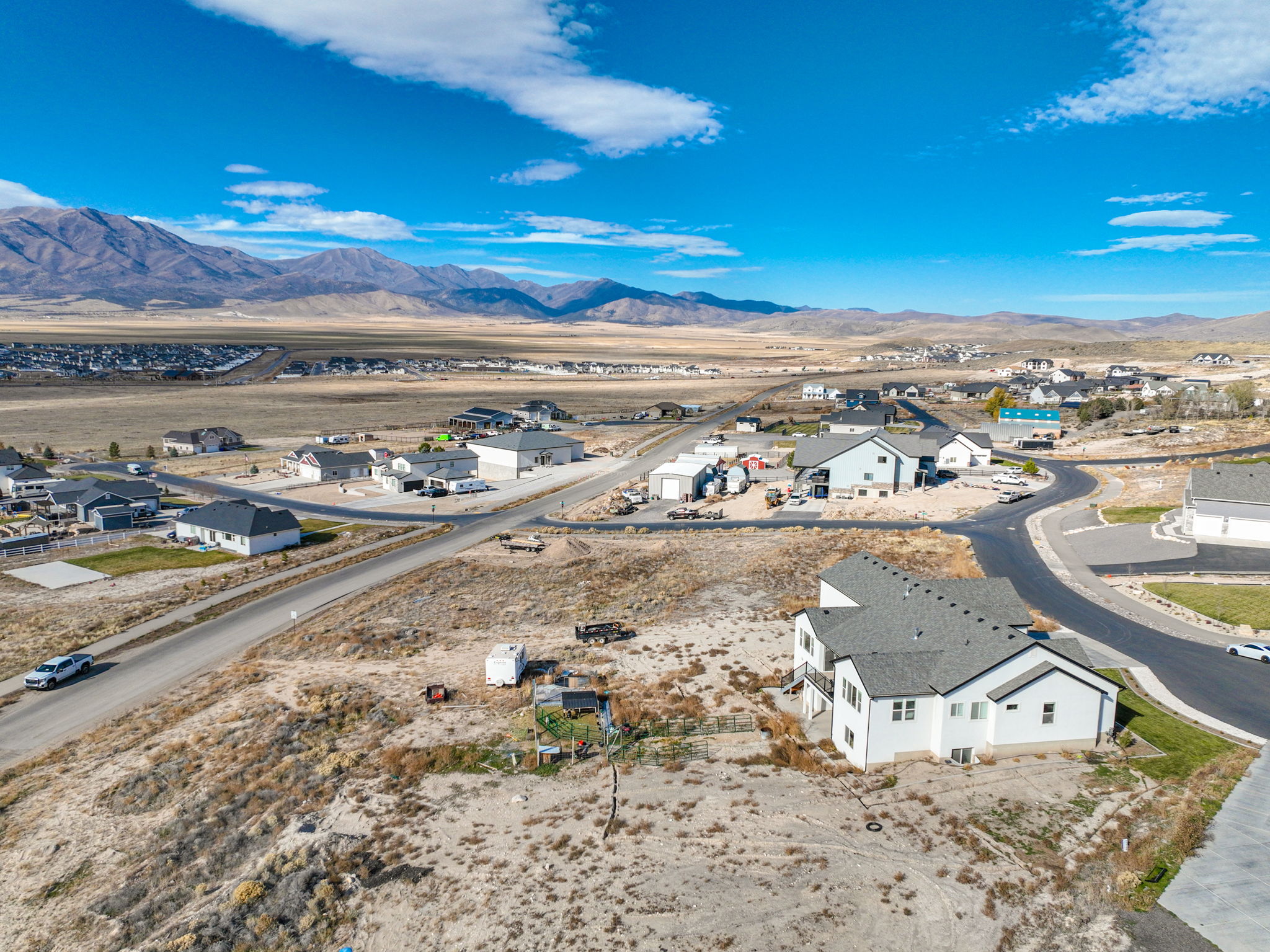 Expansive undeveloped parcel featuring a mountainous backdrop