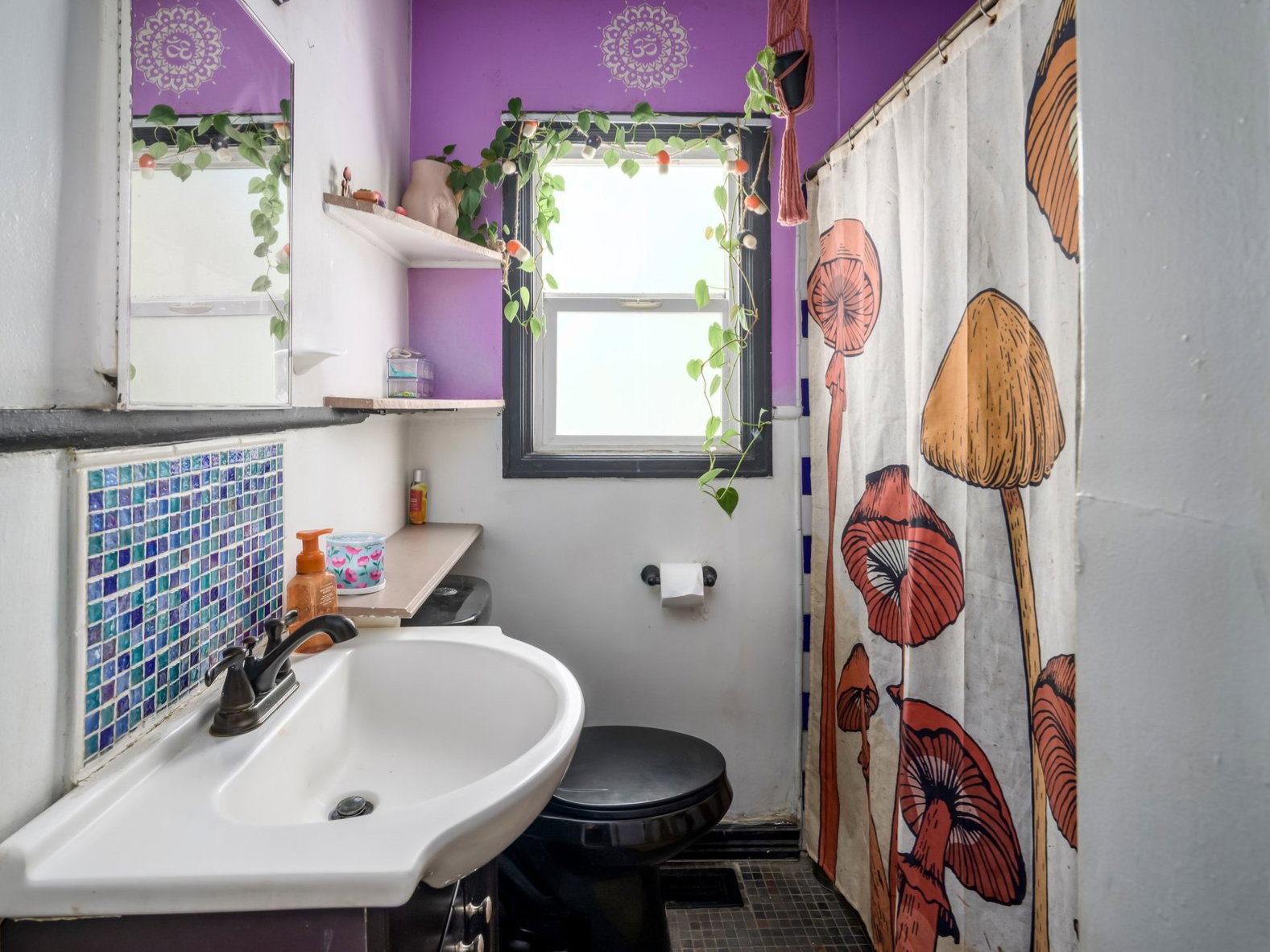 Bathroom featuring a corner sink, mosaic tile backsplash, built-in medicine cabinet, and wall-mounted shelving