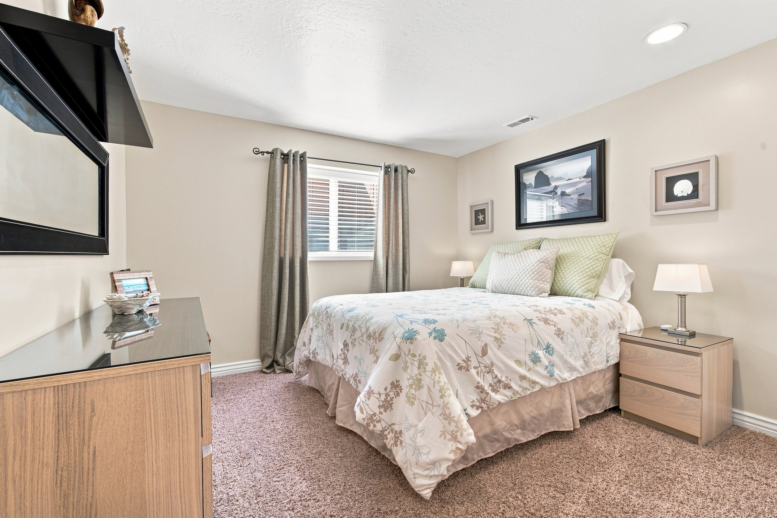 Beige wall color, window with horizontal blinds, recessed ceiling lighting, and textured carpet flooring