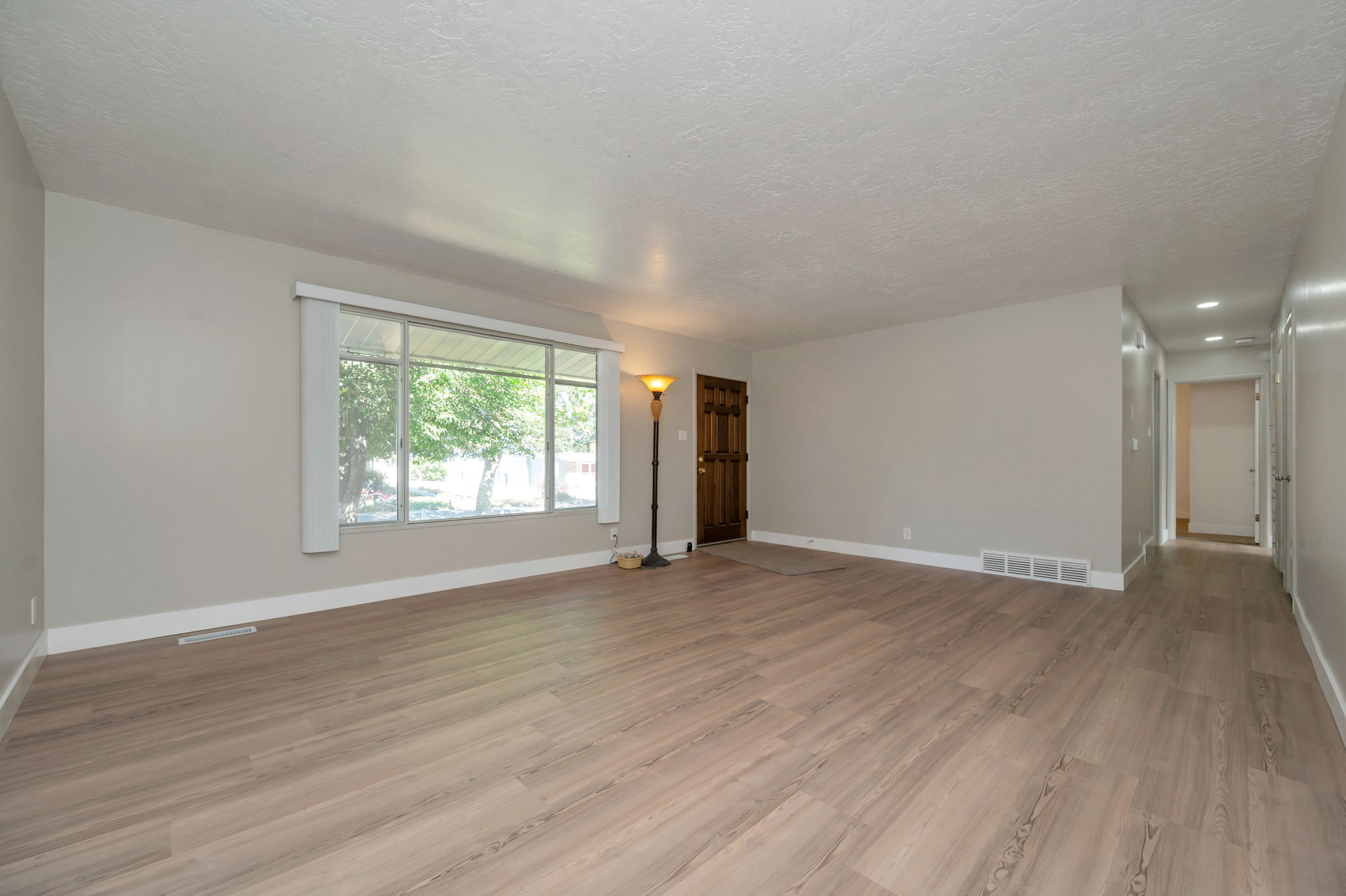 Huge Living Room w/ brand new LVP