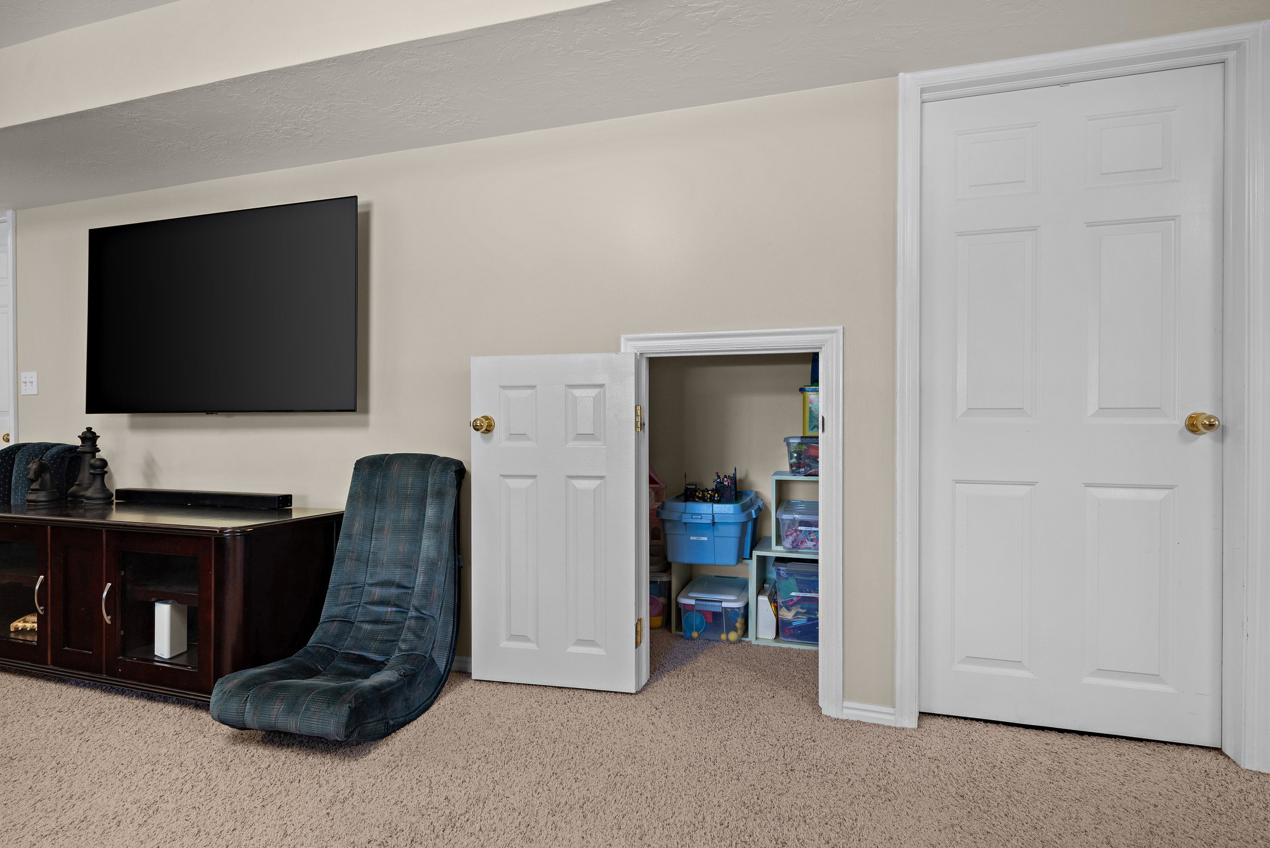 Storage/Play area