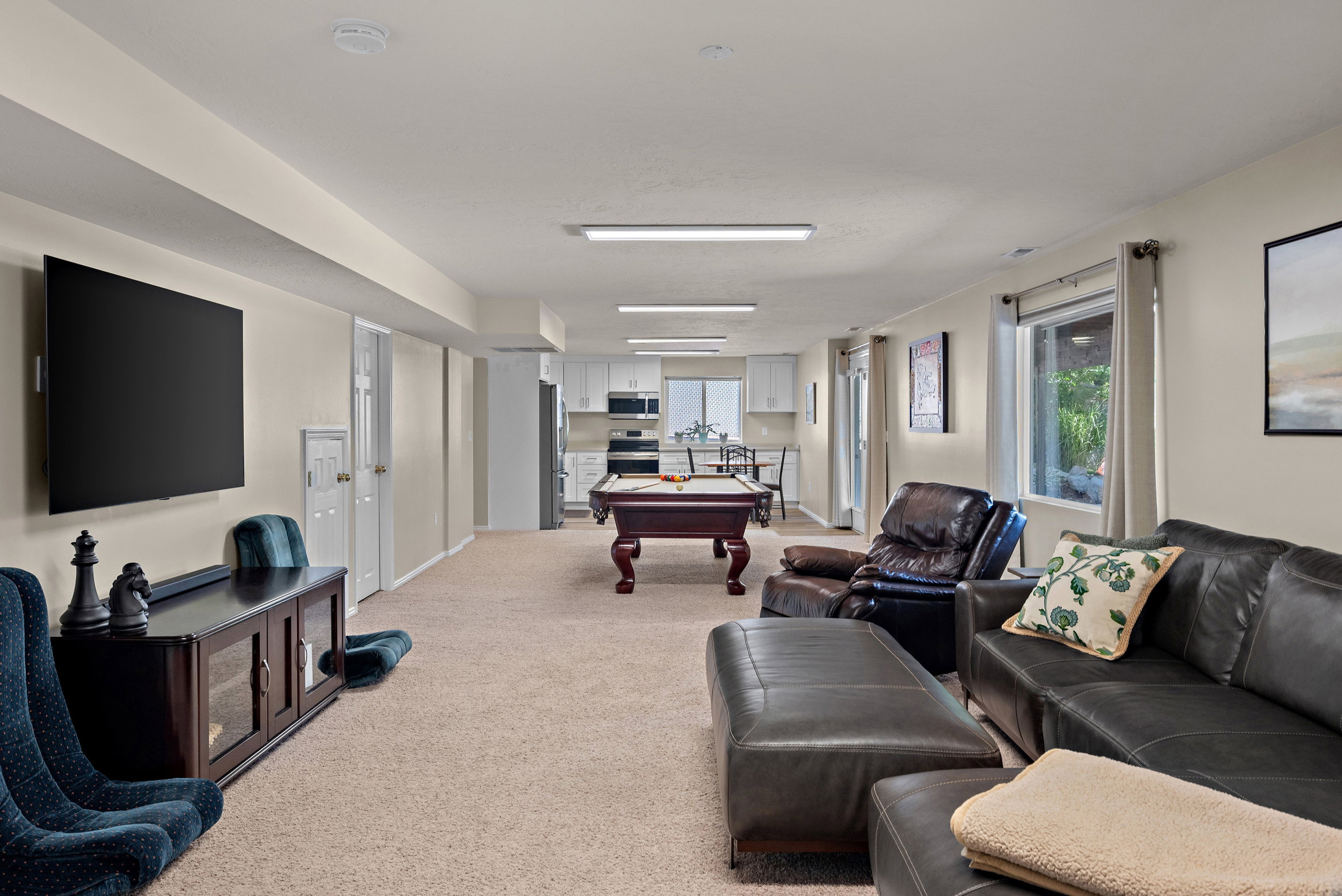 Walkout basement with full kitchen
