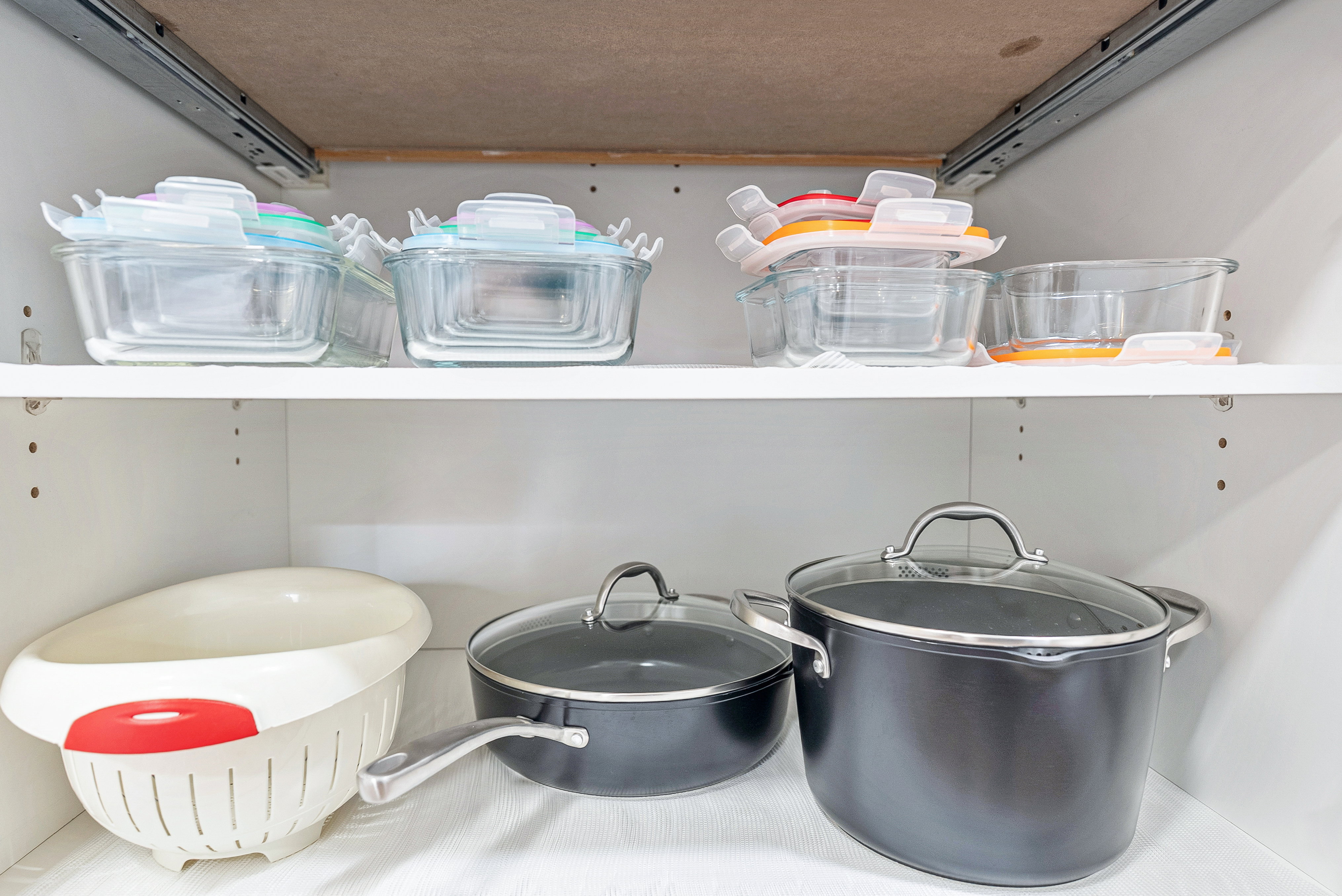 White shelving system with adjustable shelves