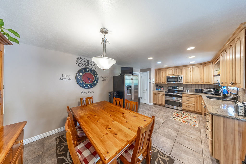 Kitchen and dining area.
