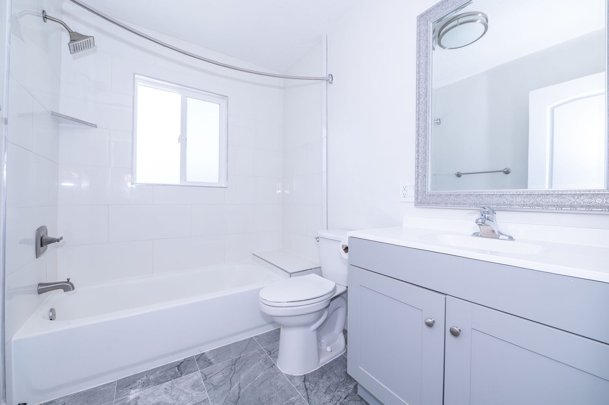 Upstairs Full Bathroom