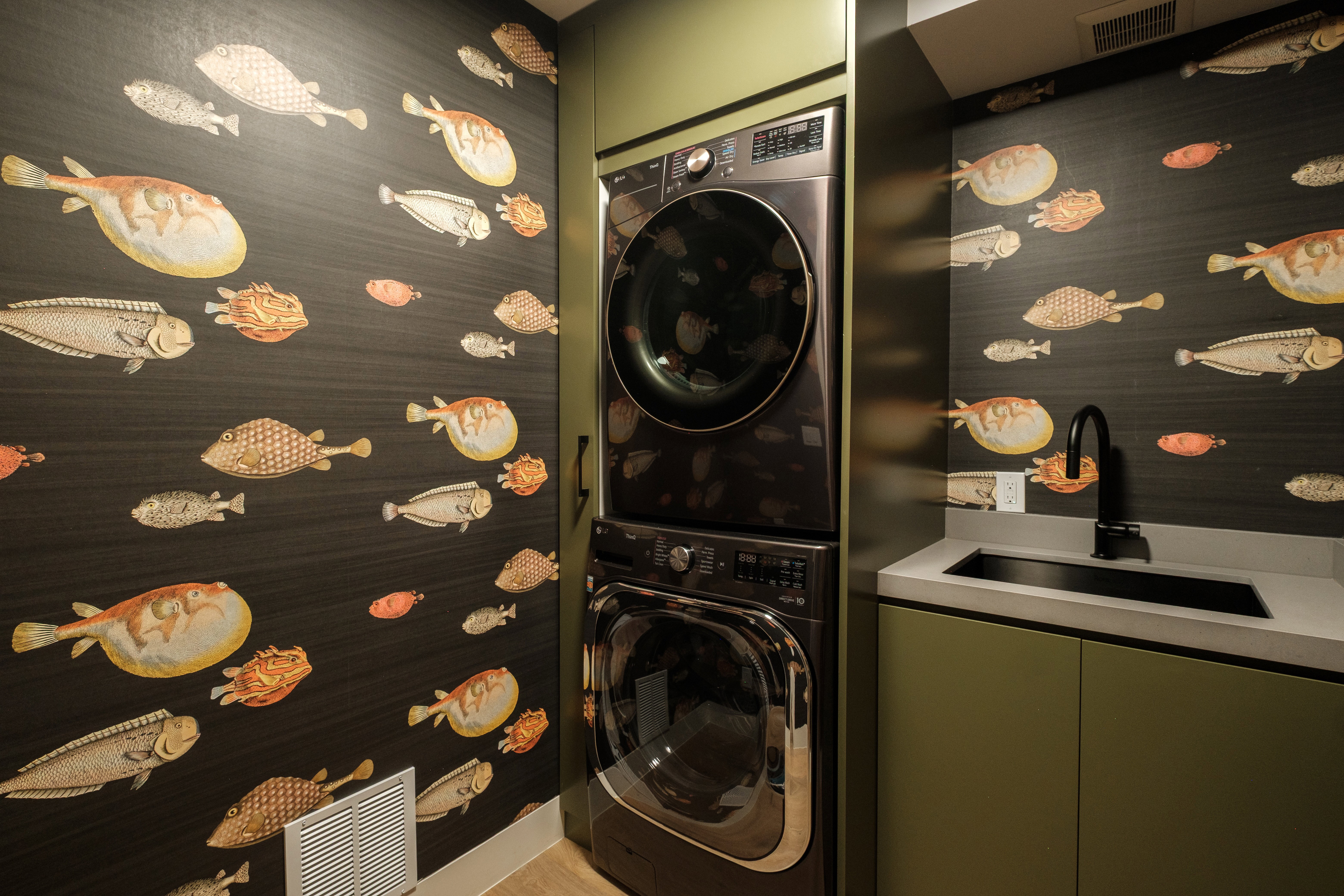 Stackable washer and dryer appliances