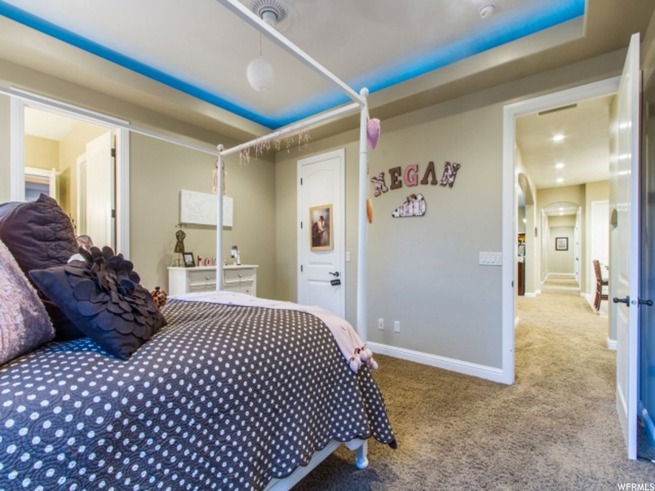 Recessed ceiling with integrated blue accent lighting