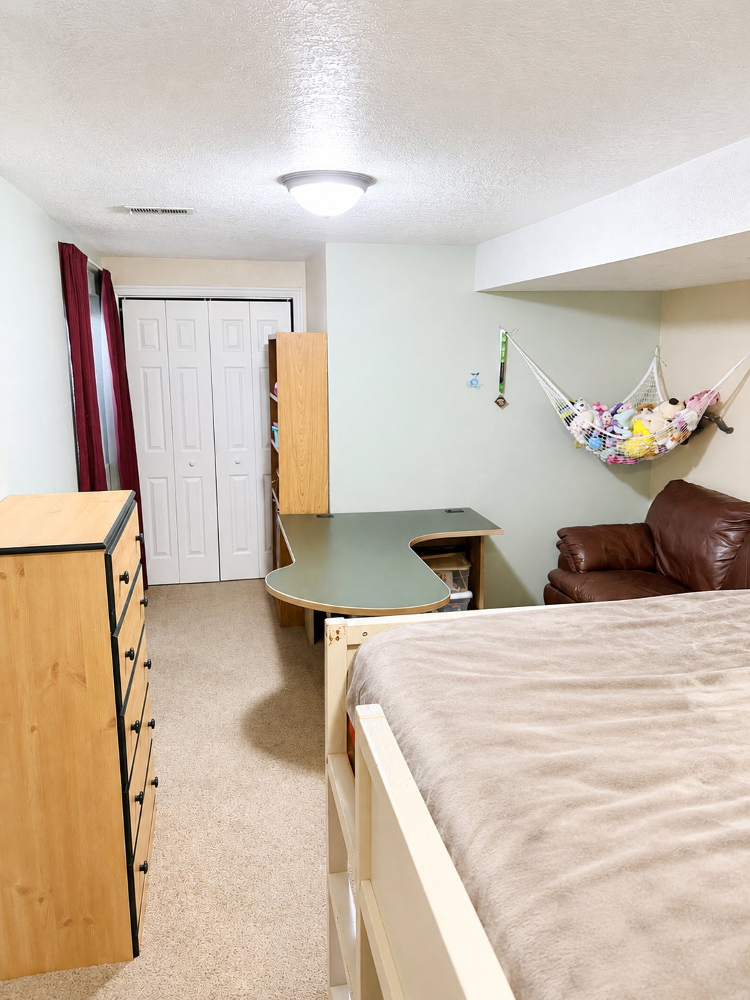 Neutral tone wall paint with carpet flooring