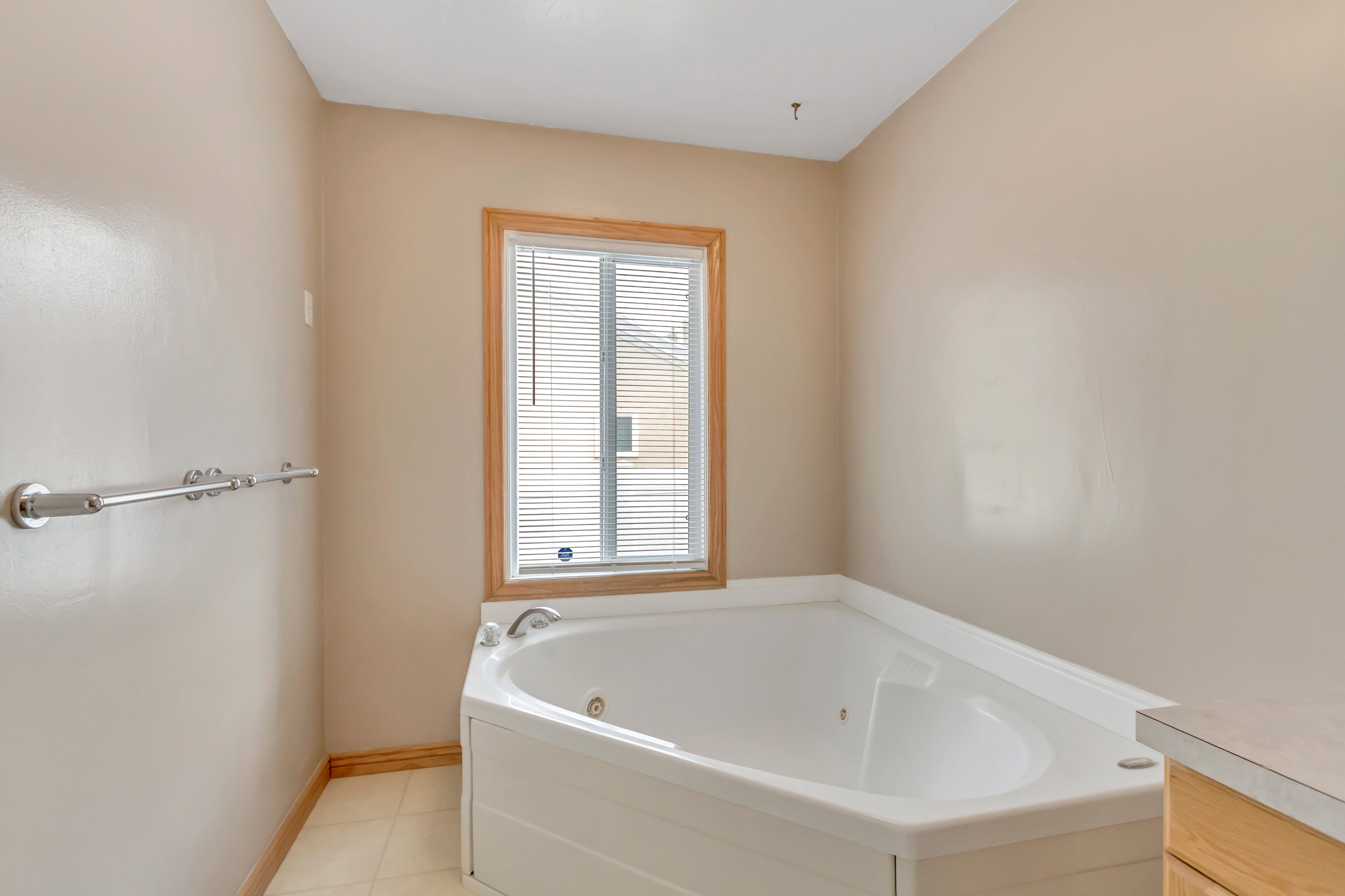 Spacious soaking tub with a corner placement