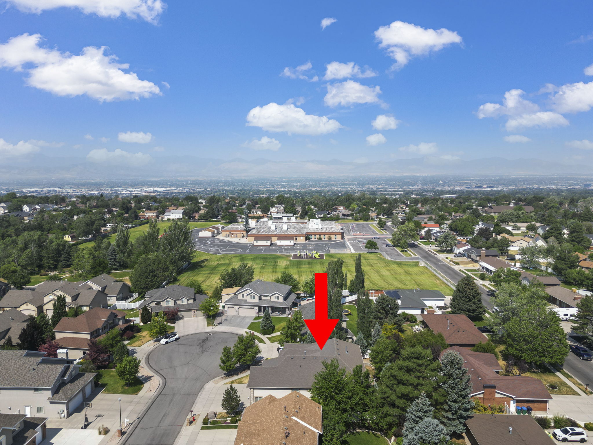 Cul-de-sac, and just a short walk to elementary school and Bell Canyon Park