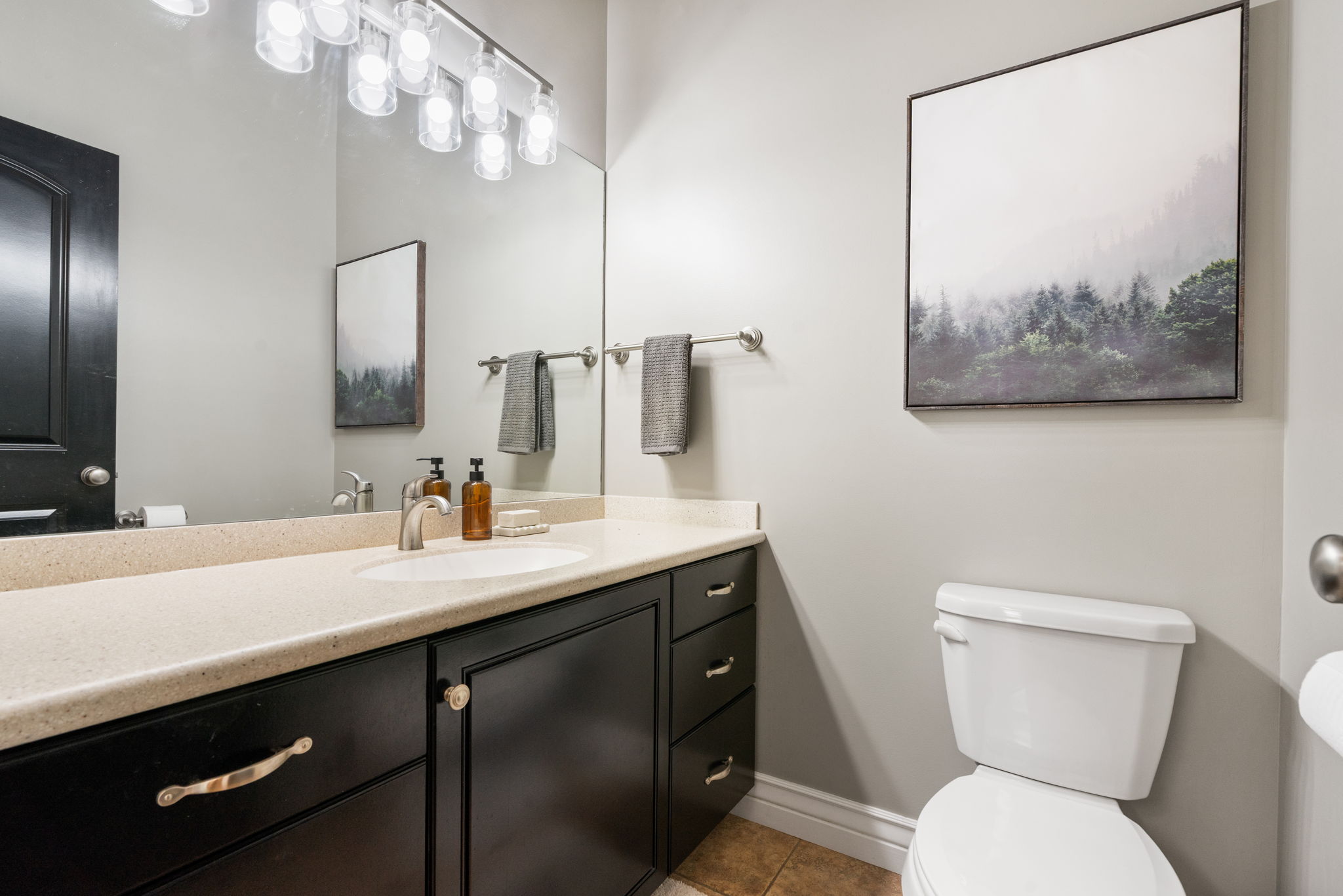 Main level half bath for guest use.