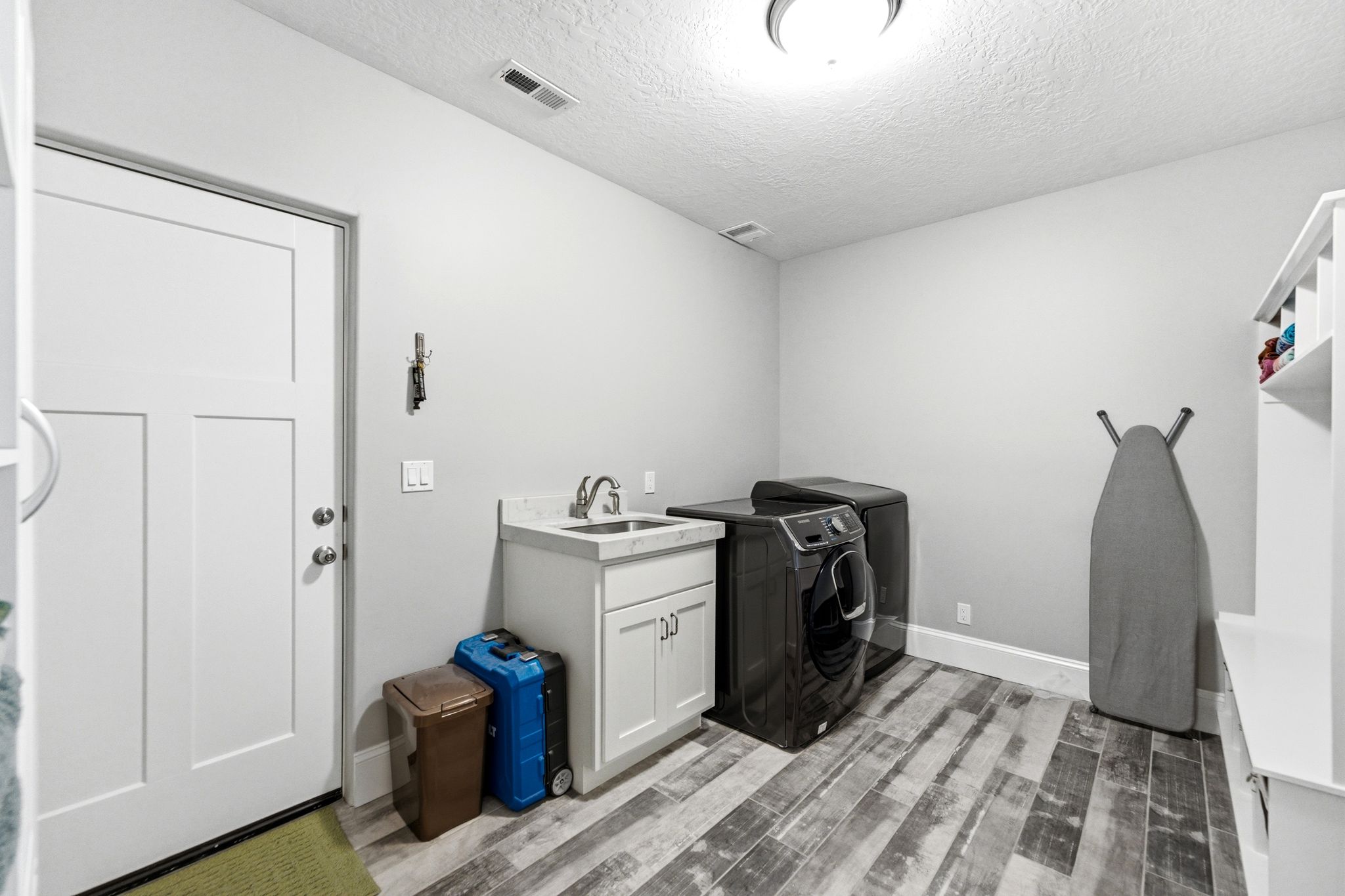 ADU-separate entrance and dedicated laundry room