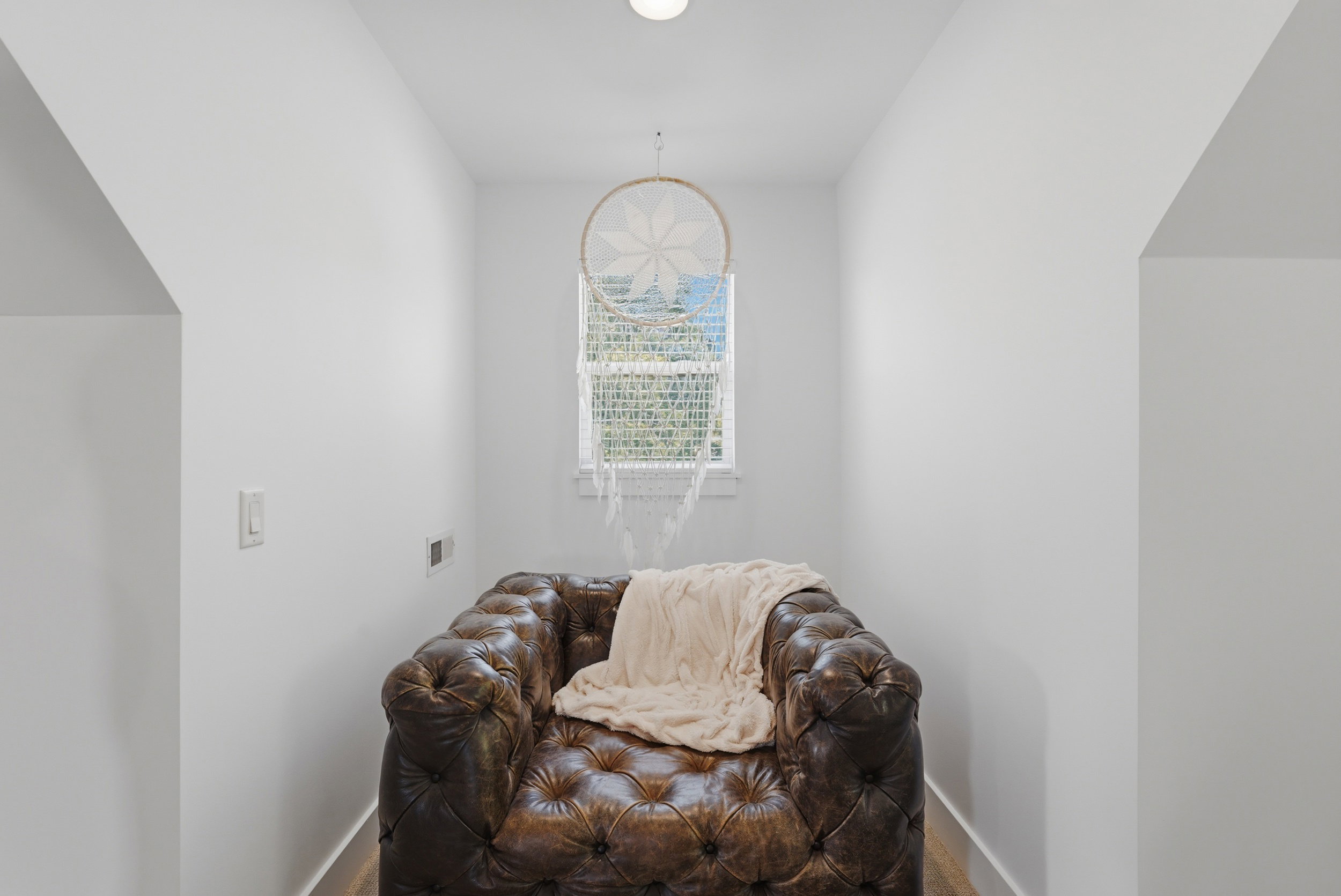 Large owners suite upstairs, readers nook.